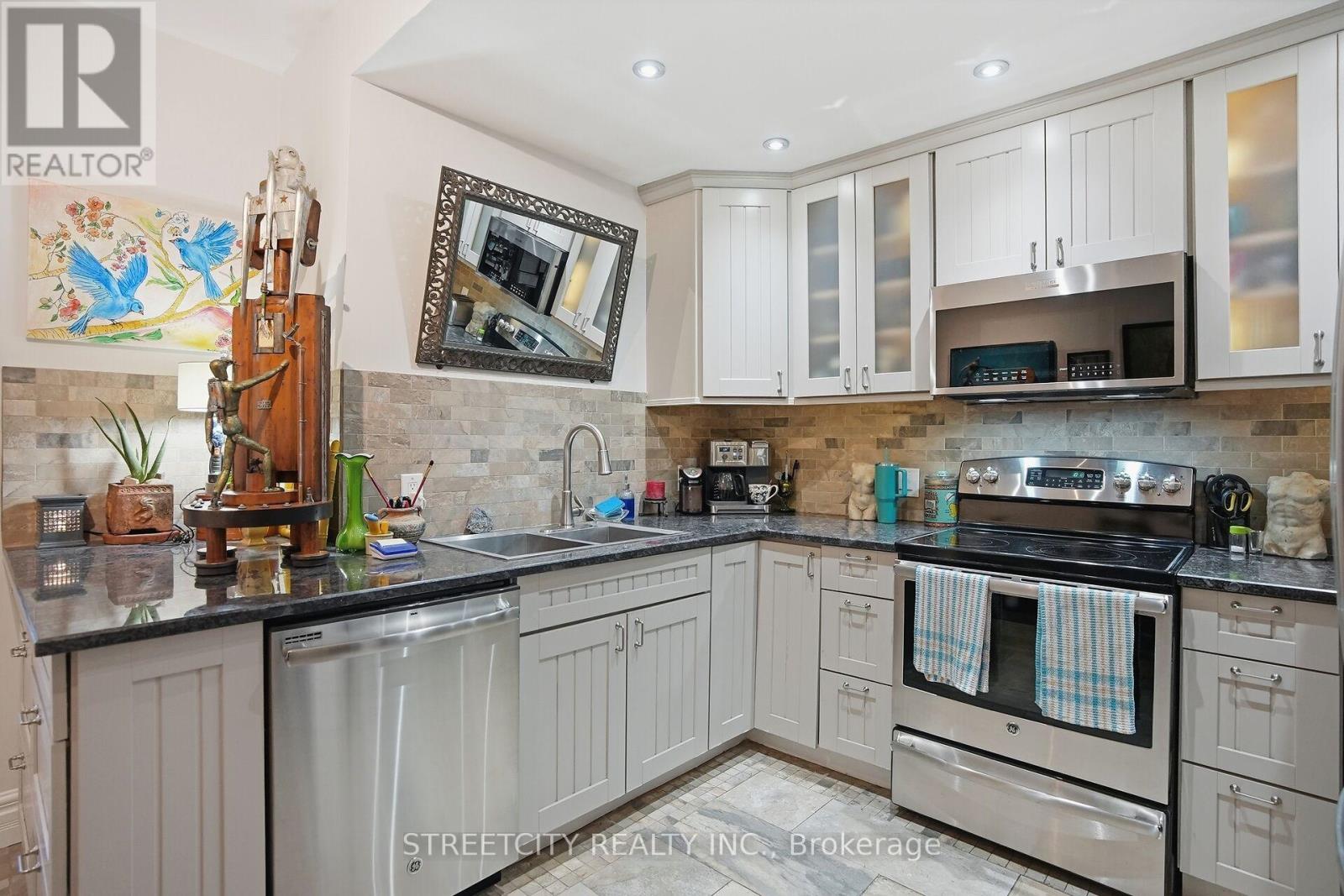 82 Wellington Street, St. Thomas, Ontario  N5R 2R2 - Photo 10 - X12841718