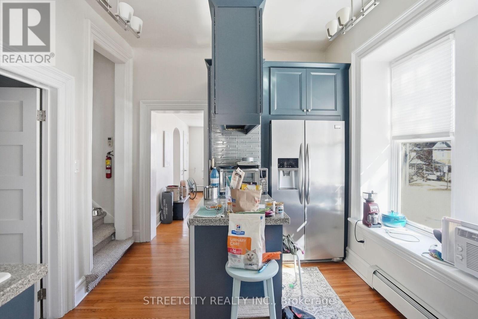 Photo 24 of 46 for 82 Wellington Street