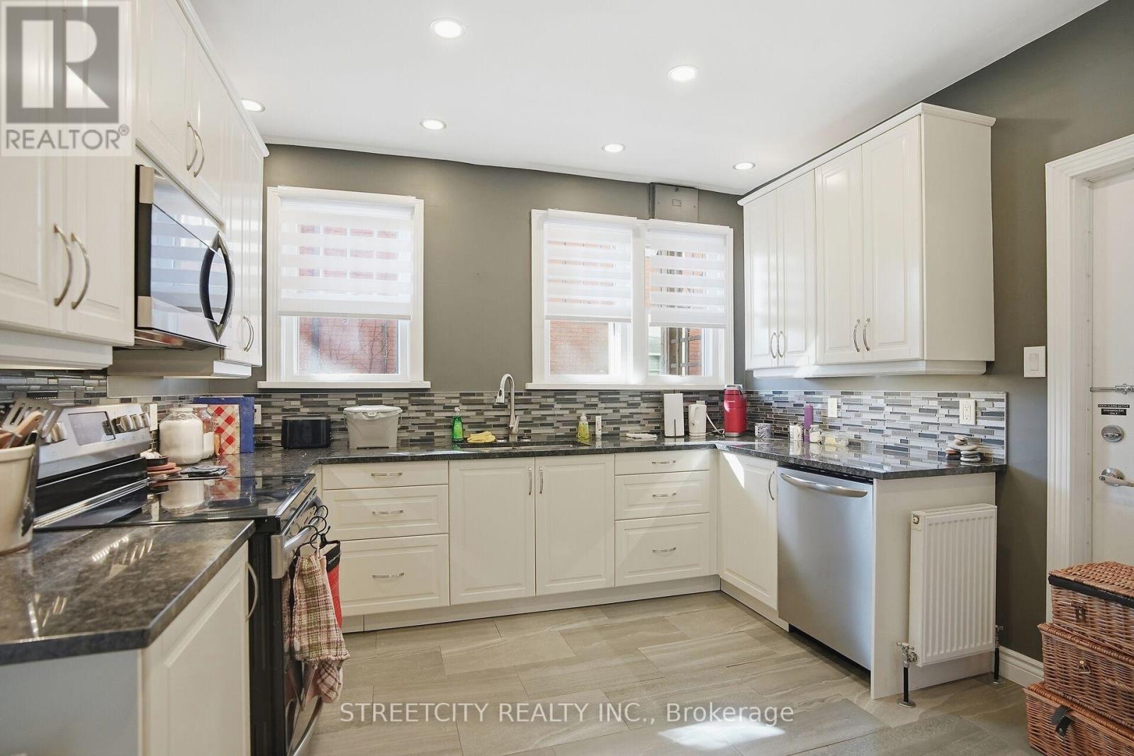 Photo 39 of 46 for 82 Wellington Street