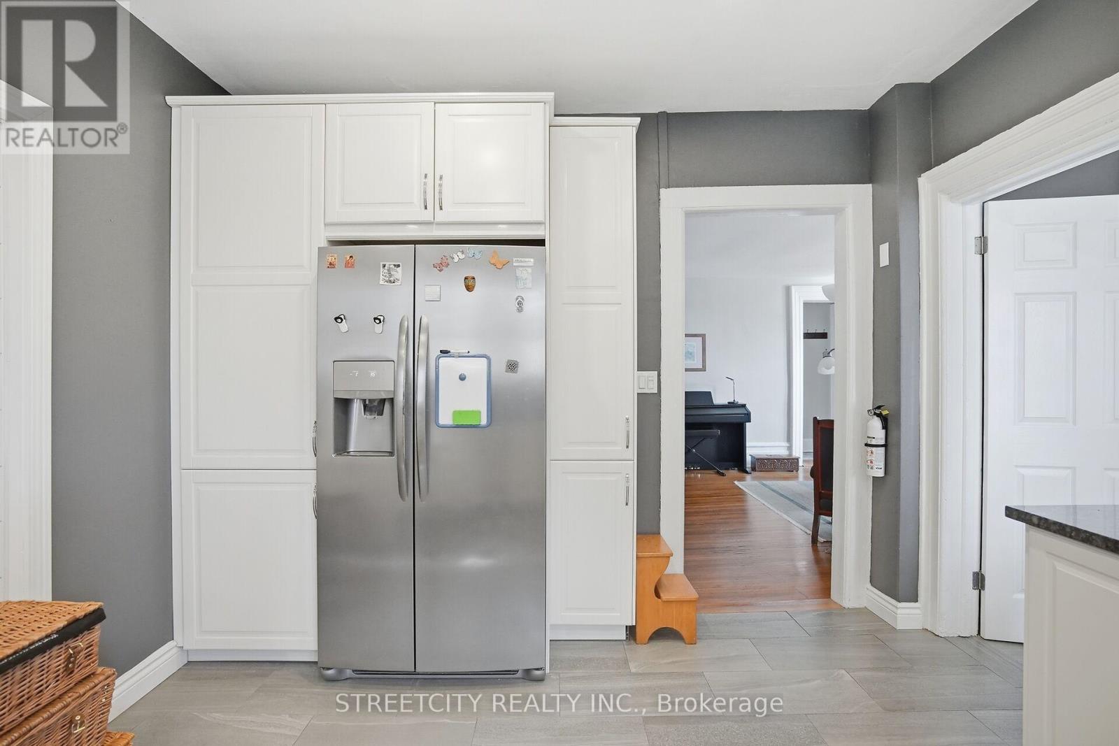 Photo 42 of 46 for 82 Wellington Street