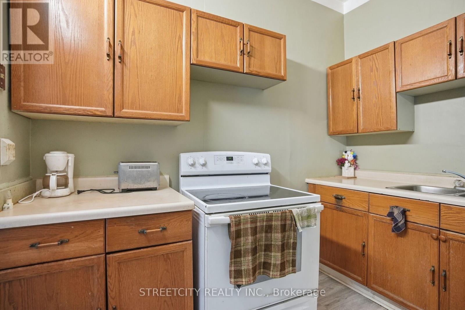 82 Wellington Street, St. Thomas, Ontario  N5R 2R2 - Photo 22 - X12841718