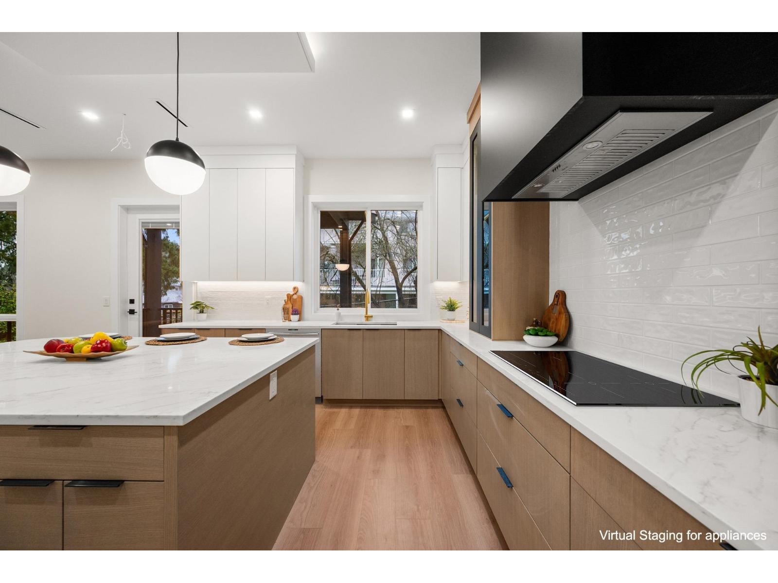 11472 138a Street, Surrey, British Columbia  V3R 0J3 - Photo 2 - R3088676