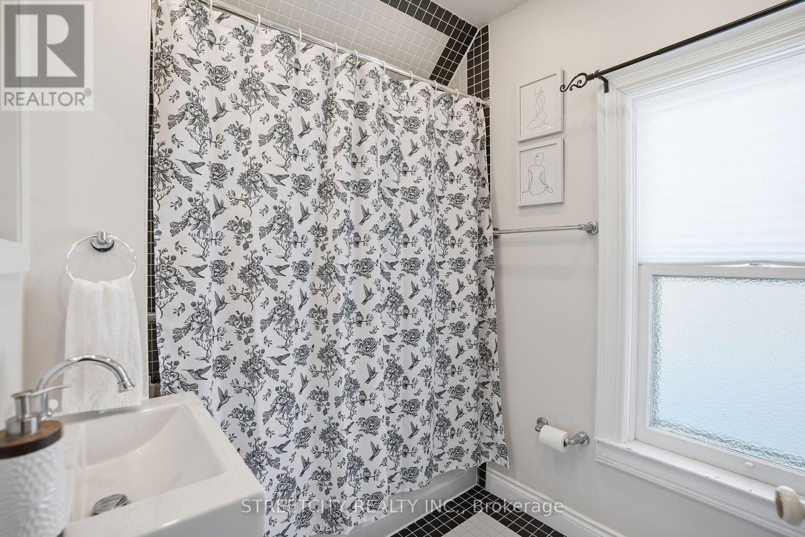 Photo 27 of 43 for 57 Rosebery Place