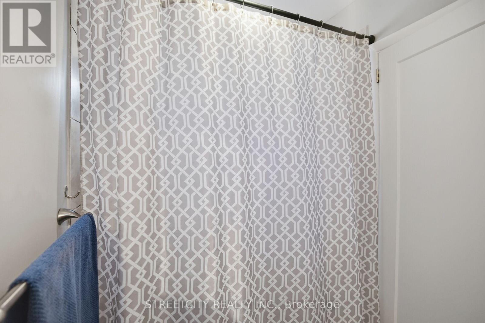 57 Rosebery Place, St. Thomas, Ontario  N5R 2H9 - Photo 11 - X12841730