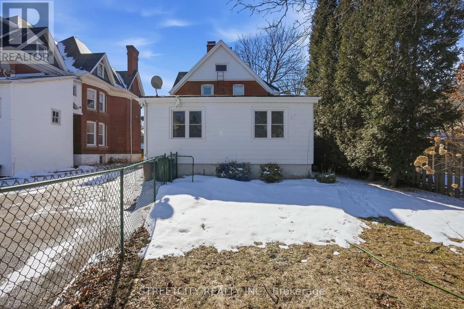 57 Rosebery Place, St. Thomas, Ontario  N5R 2H9 - Photo 4 - X12841730