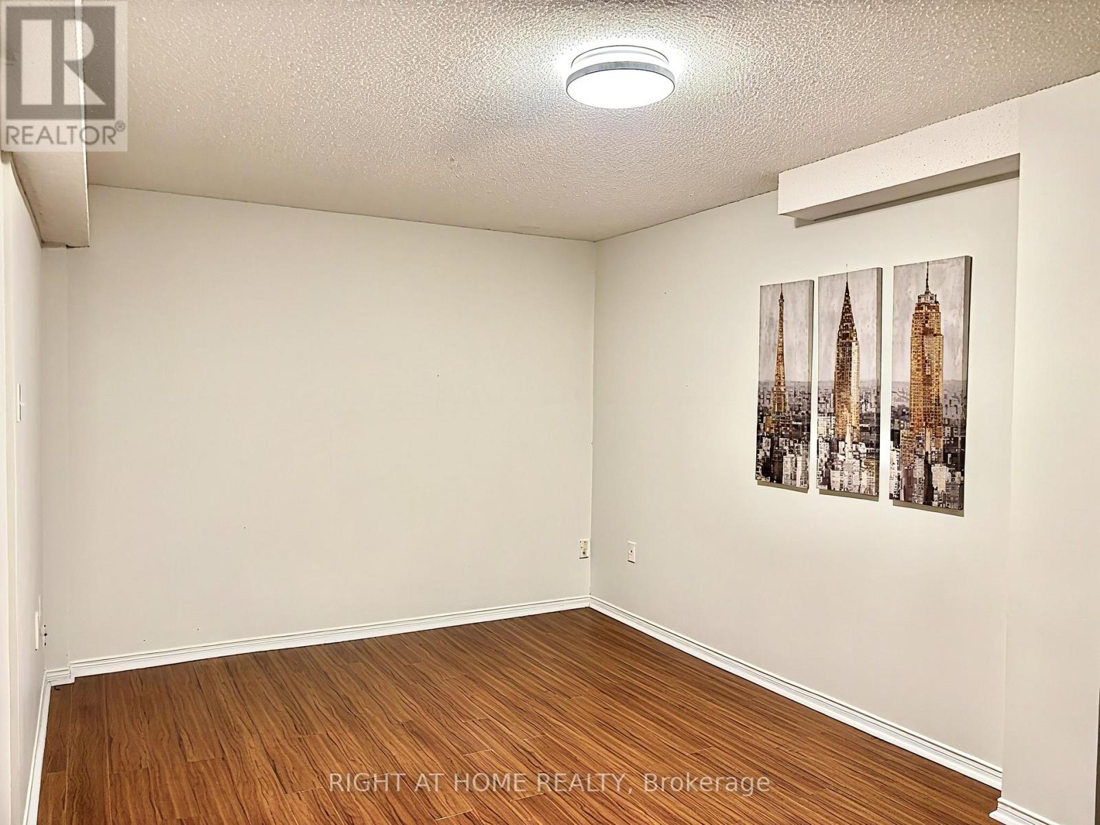 37 Oakmeadow Drive, Brampton, Ontario  L7A 2M1 - Photo 25 - W12857244