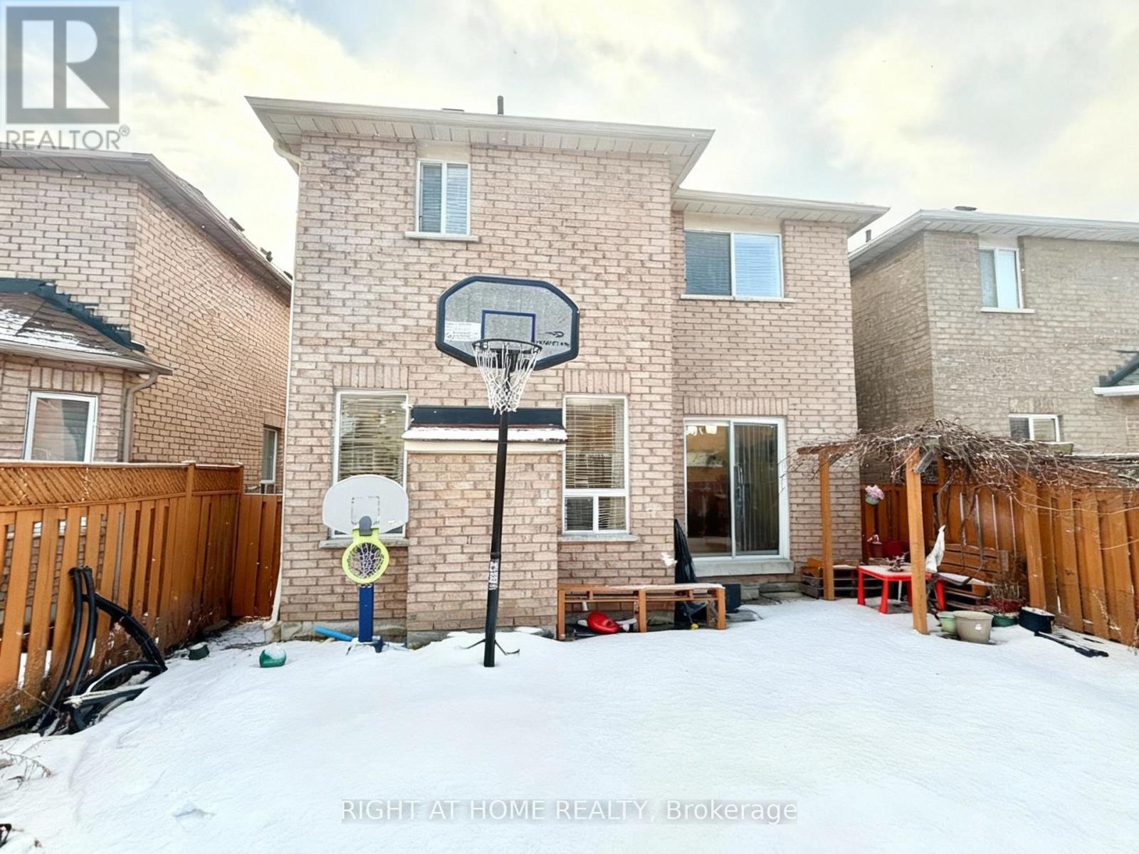 37 Oakmeadow Drive, Brampton, Ontario  L7A 2M1 - Photo 31 - W12857244