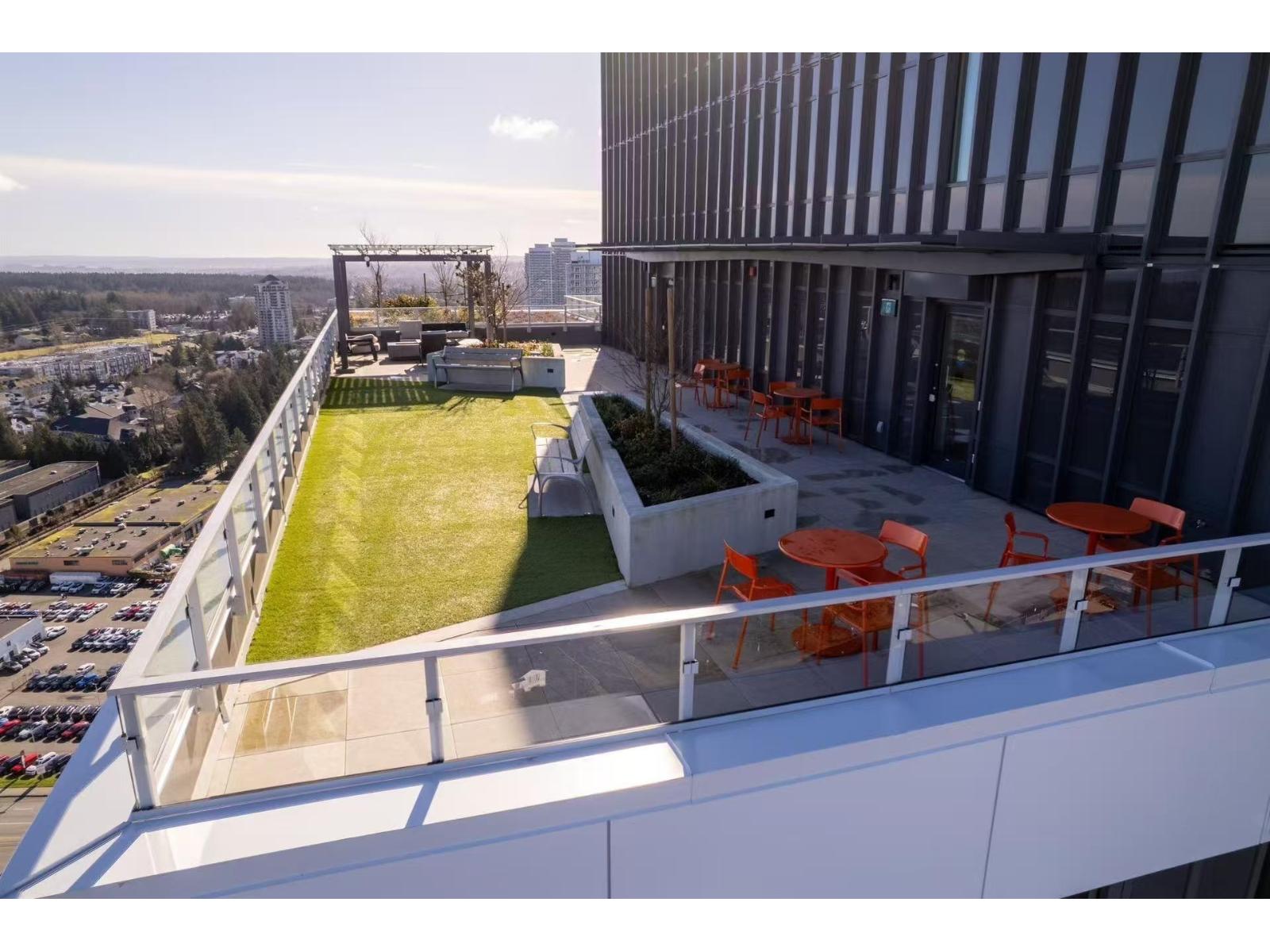 1204 10428 Whalley Boulevard, Surrey, British Columbia  V3T 0W2 - Photo 4 - R3096441