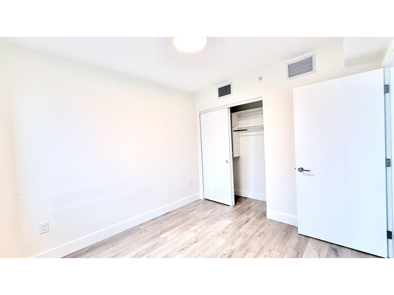 1204 10428 Whalley Boulevard, Surrey, British Columbia  V3T 0W2 - Photo 9 - R3096441