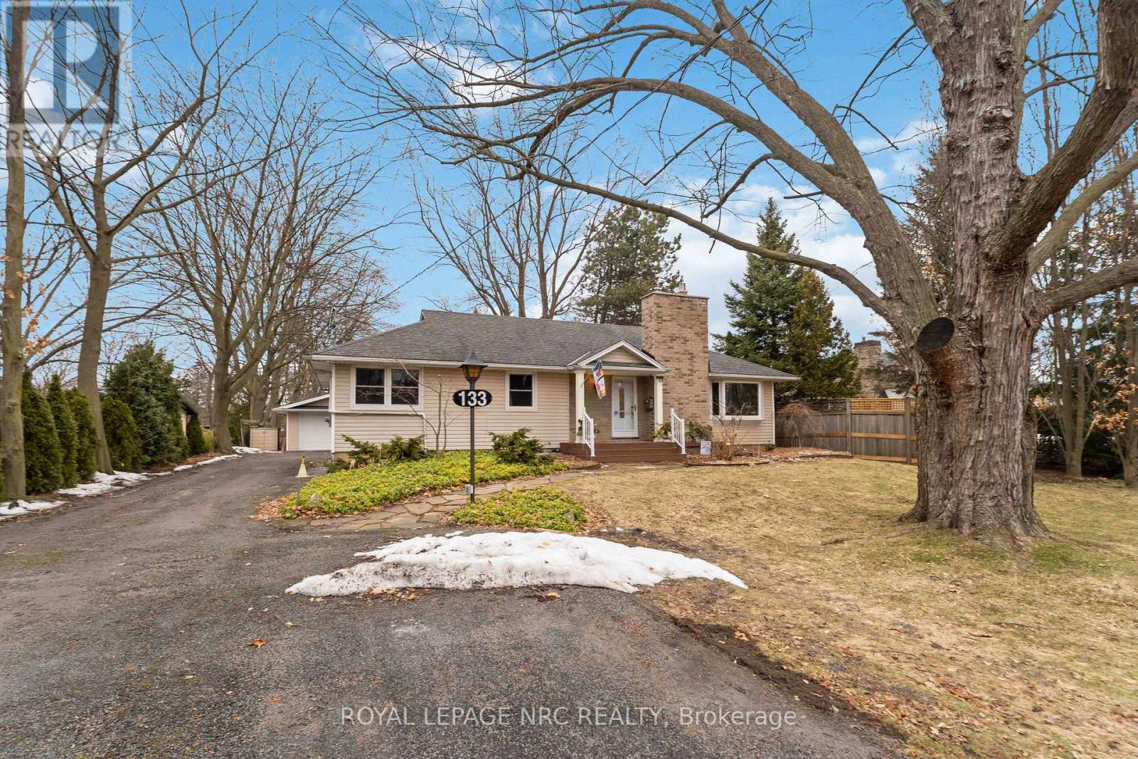 133 Lakeshore Road, St. Catharines (Lakeshore), Ontario  L2N 2T8 - Photo 2 - X12855522