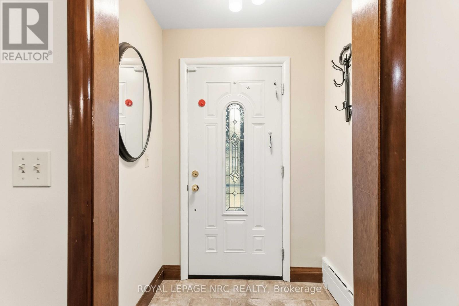 133 Lakeshore Road, St. Catharines (Lakeshore), Ontario  L2N 2T8 - Photo 3 - X12855522