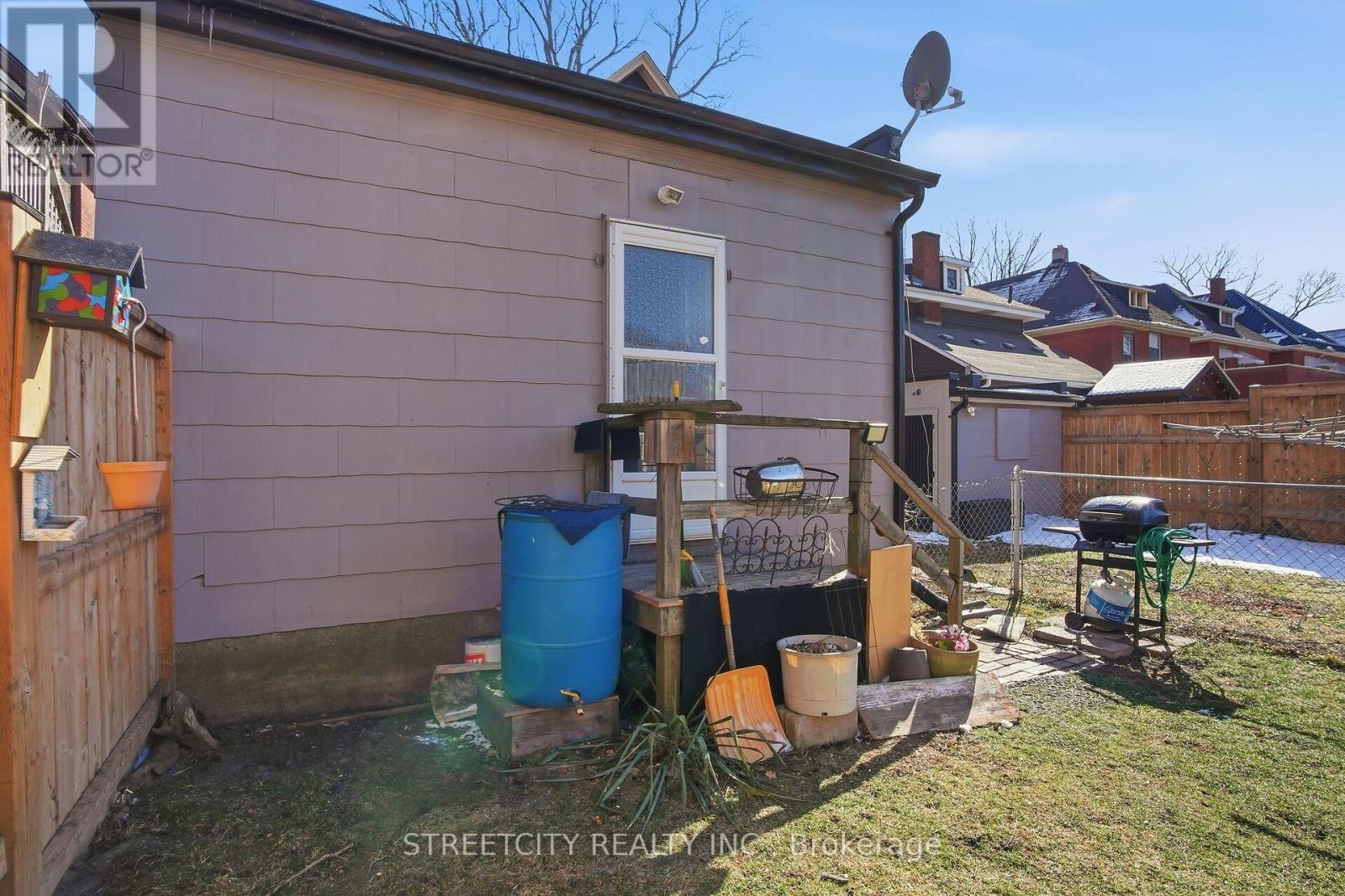 24 Hincks Street, St. Thomas, Ontario  N5R 3N6 - Photo 18 - X12841956