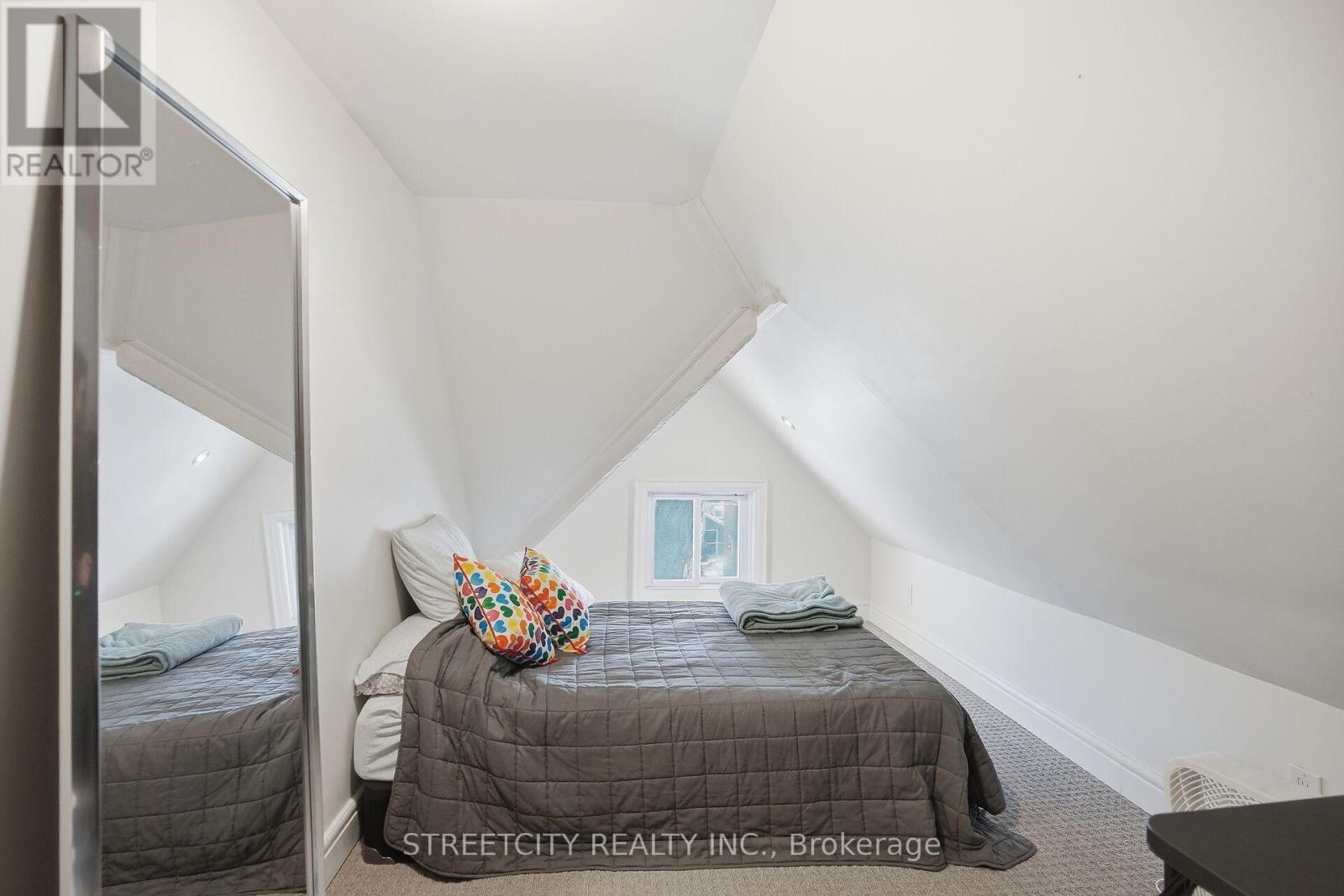 24 Hincks Street, St. Thomas, Ontario  N5R 3N6 - Photo 32 - X12841956