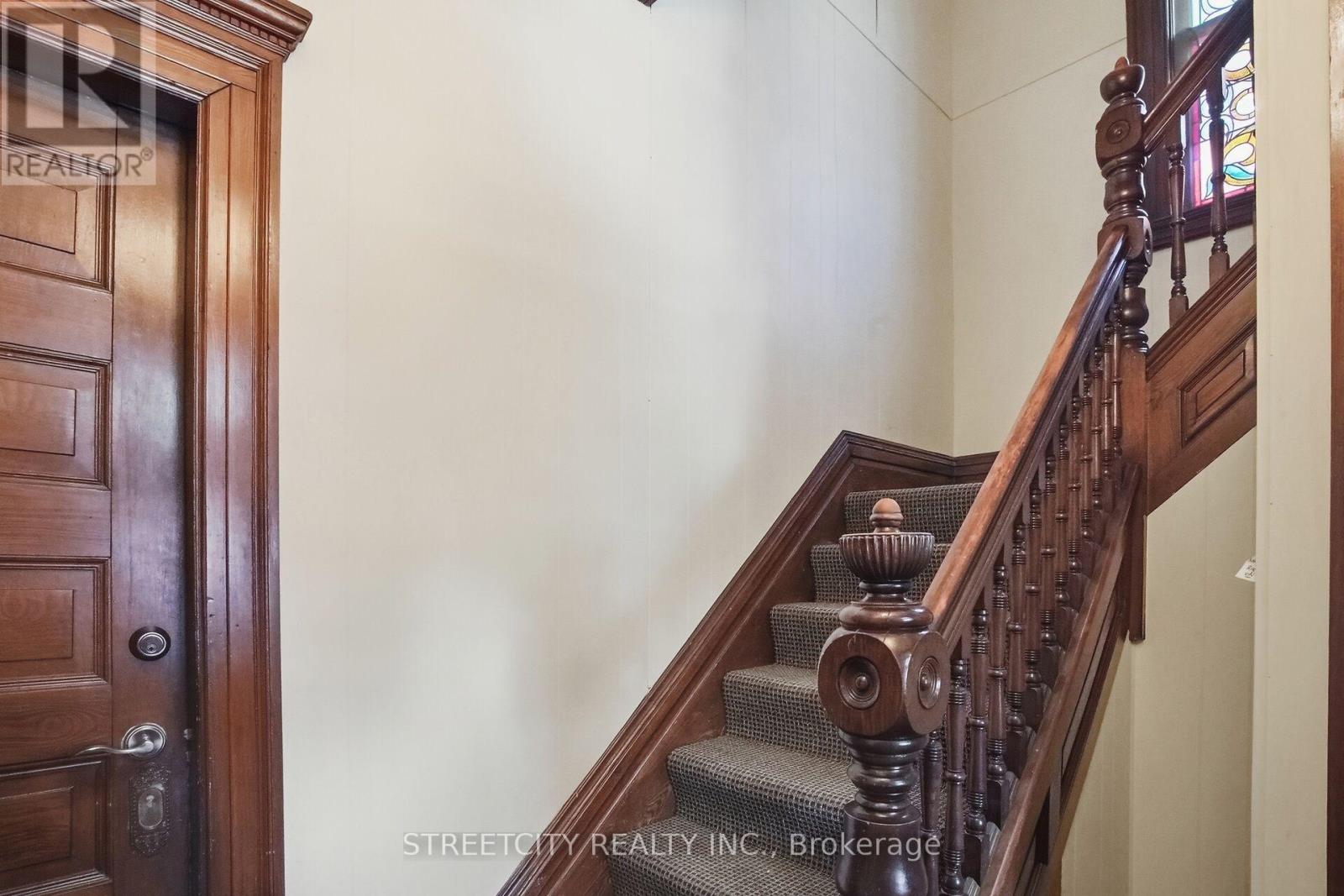 24 Hincks Street, St. Thomas, Ontario  N5R 3N6 - Photo 7 - X12841956