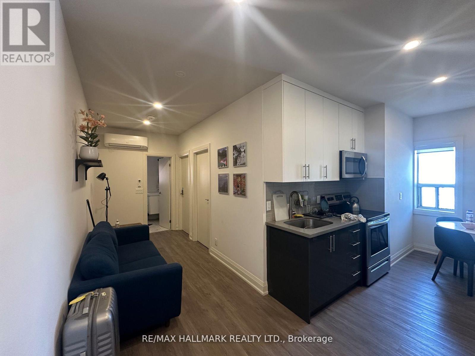 11 - 595 St Clair Avenue W, Toronto, Ontario  M6C 1A3 - Photo 3 - C12857310