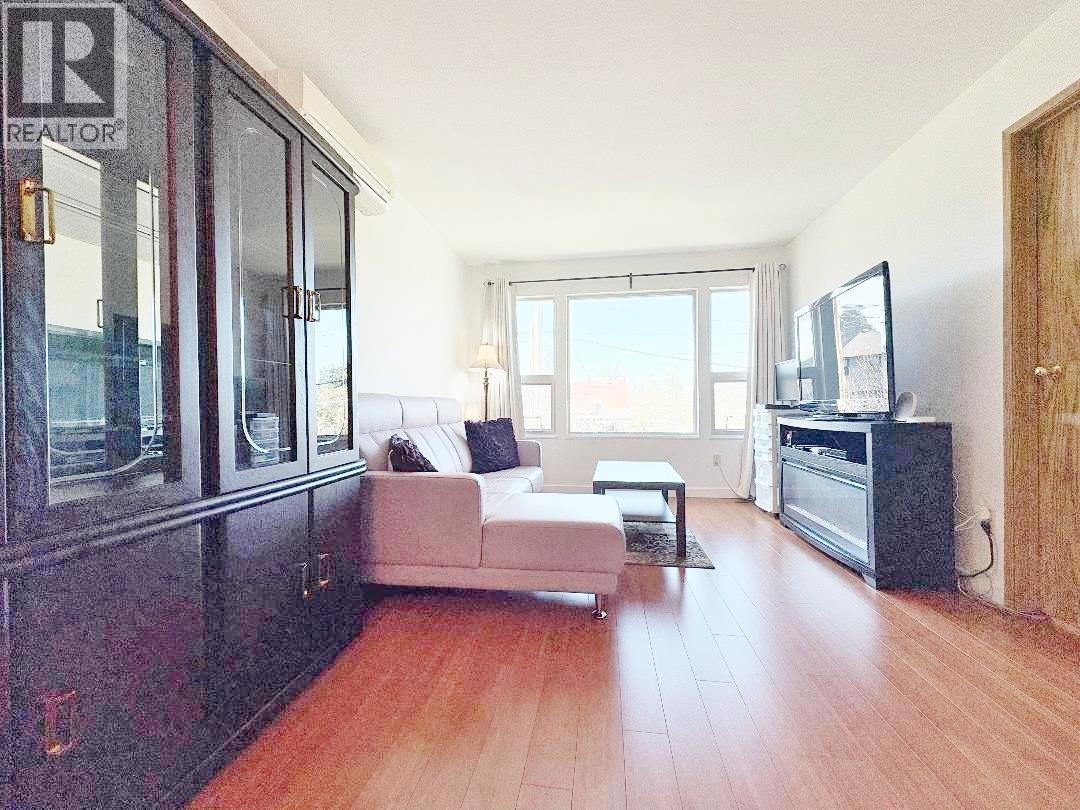 2038 Napier Street, Vancouver, British Columbia  V5L 5B7 - Photo 2 - R3097118