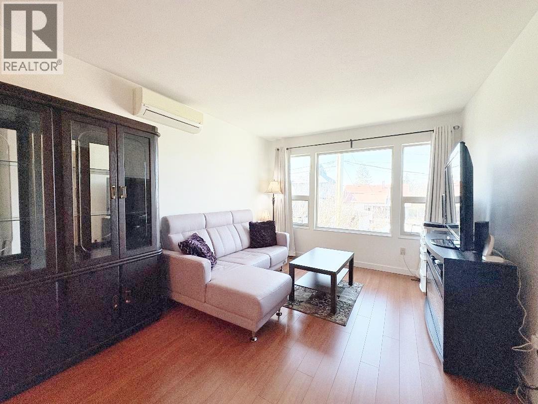 2038 Napier Street, Vancouver, British Columbia  V5L 5B7 - Photo 3 - R3097118