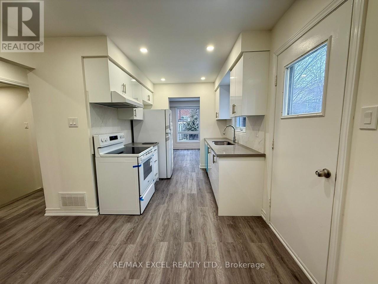 55 Plumbrook Crescent, Toronto, Ontario  M1S 3Z9 - Photo 2 - E12857282