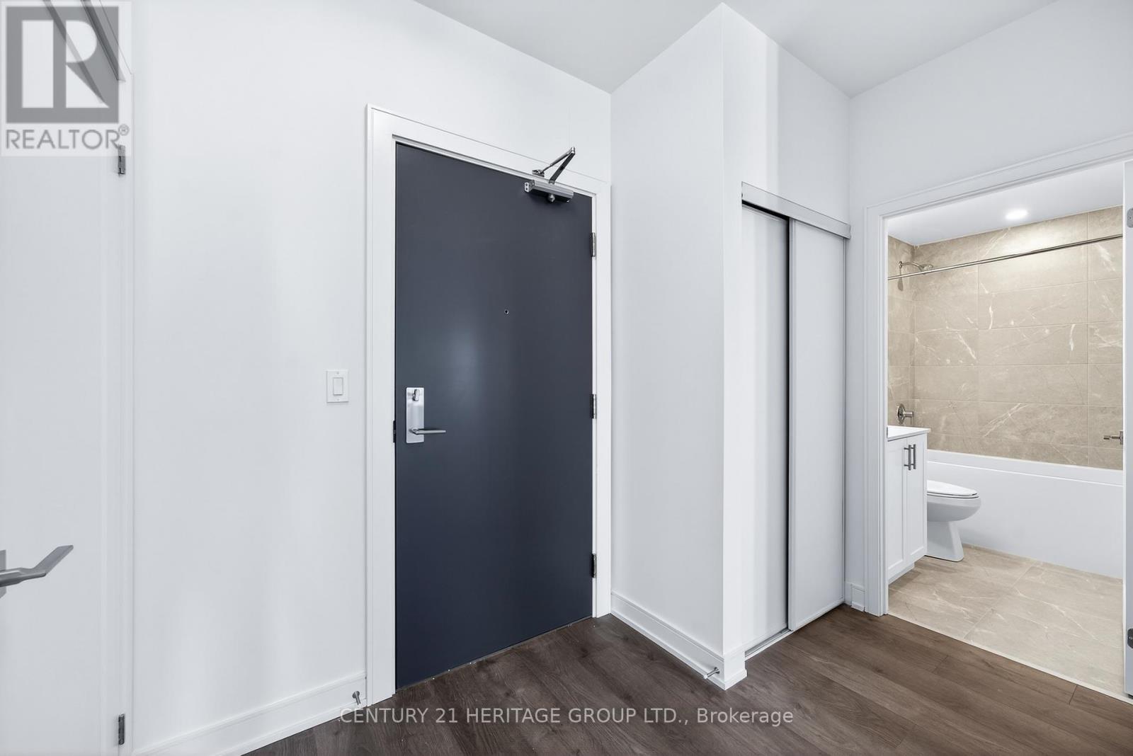 A905 - 705 Davis Drive, Newmarket, Ontario  L3Y 0J1 - Photo 2 - N12857314