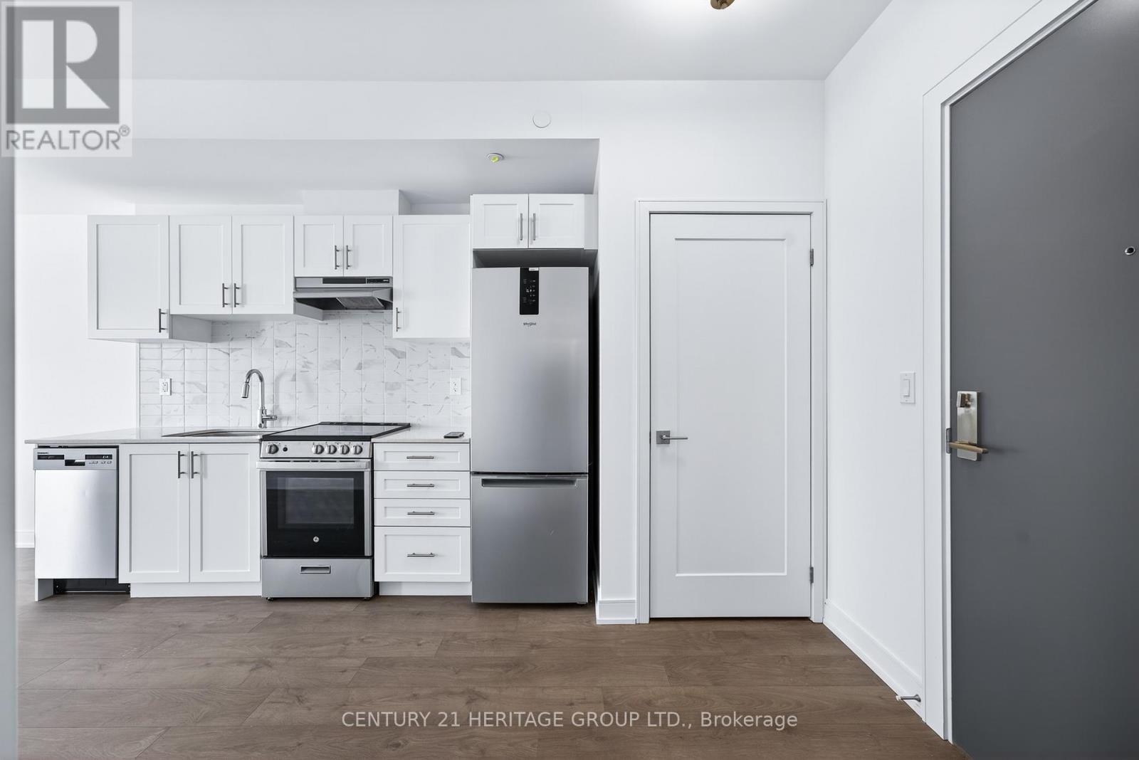 A905 - 705 Davis Drive, Newmarket, Ontario  L3Y 0J1 - Photo 3 - N12857314