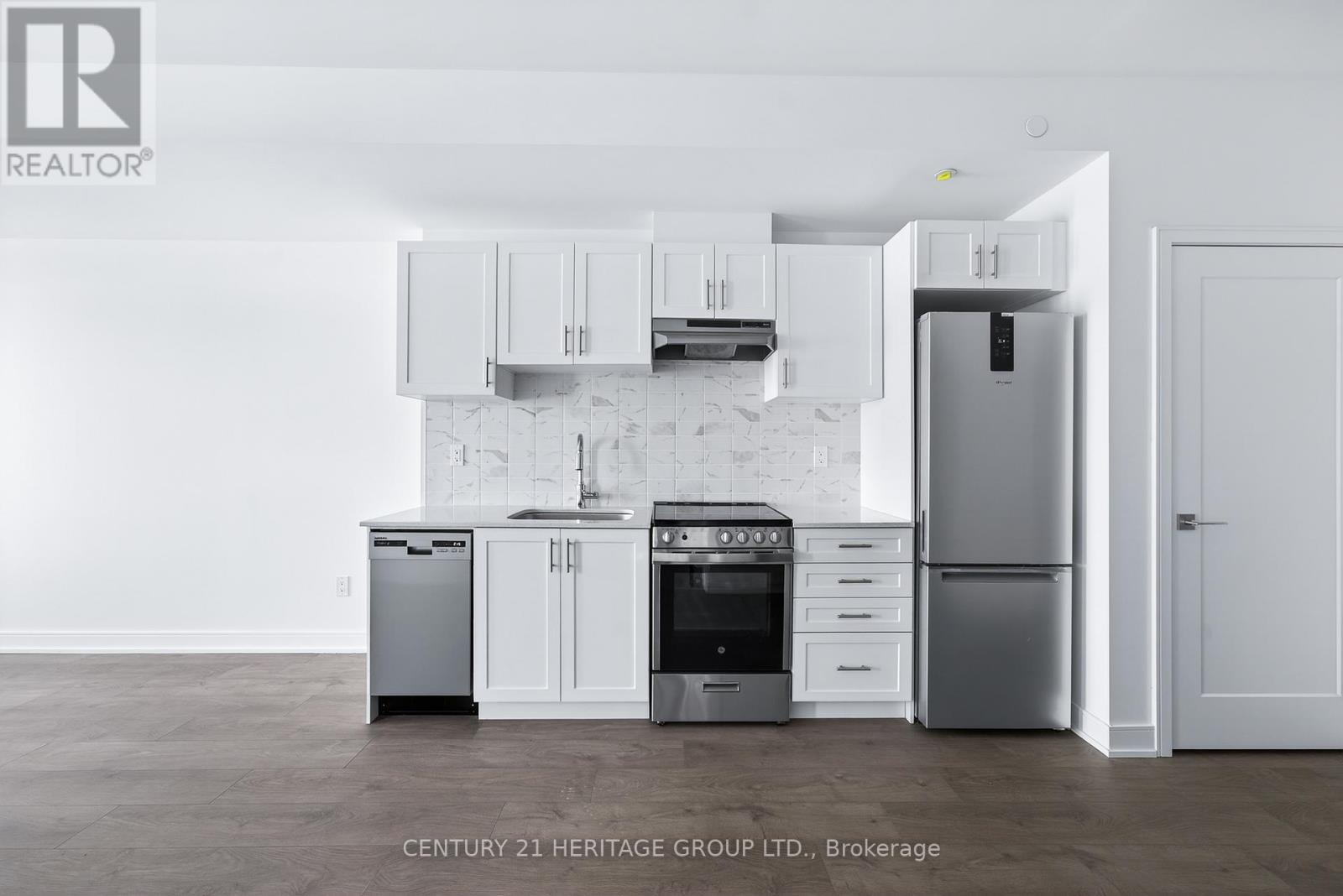 A905 - 705 Davis Drive, Newmarket, Ontario  L3Y 0J1 - Photo 4 - N12857314