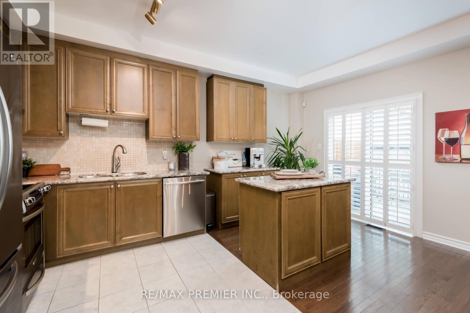 39 Market Garden Mews, Toronto, Ontario  M8Z 0A6 - Photo 15 - W12857276