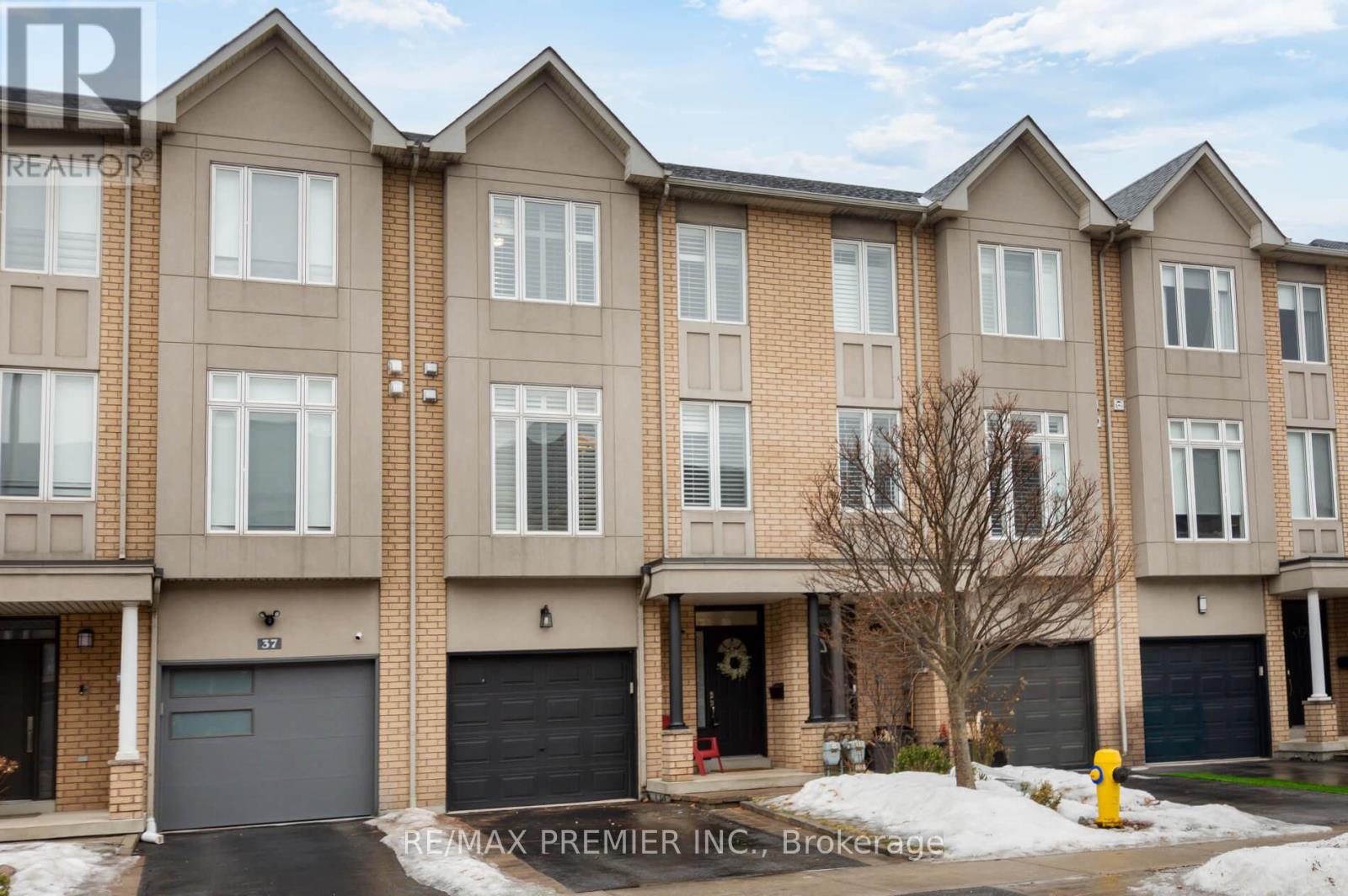 39 Market Garden Mews, Toronto, Ontario  M8Z 0A6 - Photo 2 - W12857276