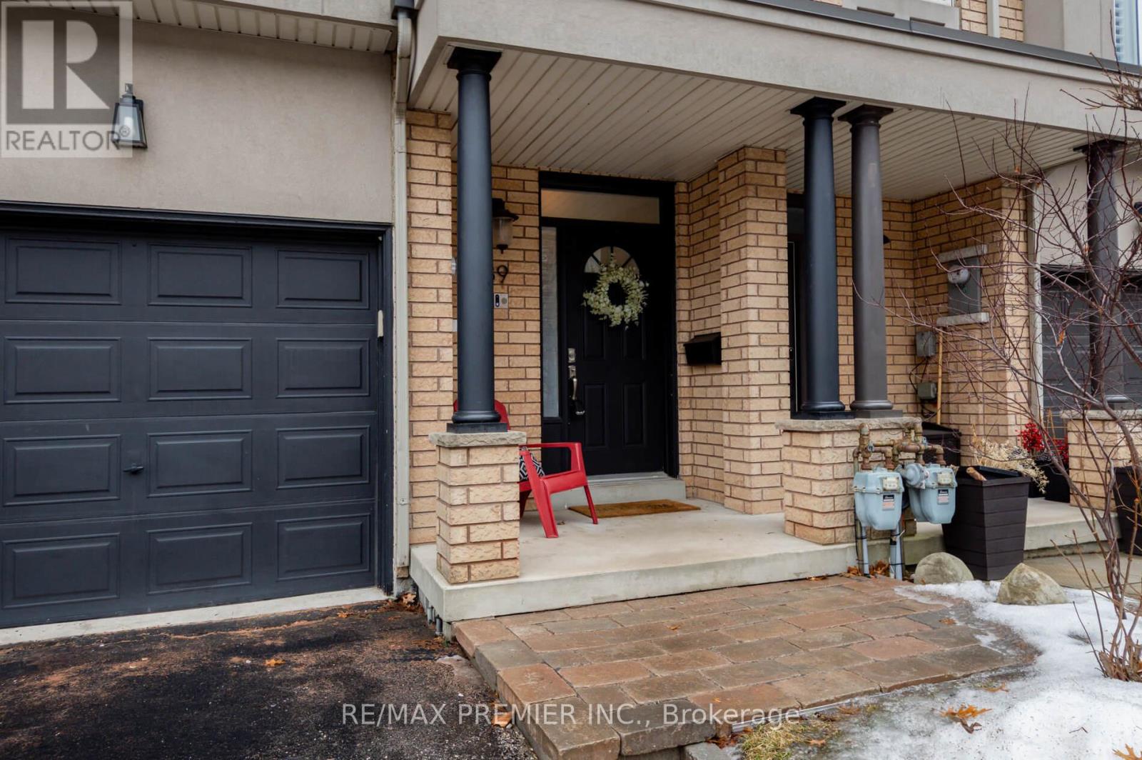 39 Market Garden Mews, Toronto, Ontario  M8Z 0A6 - Photo 4 - W12857276