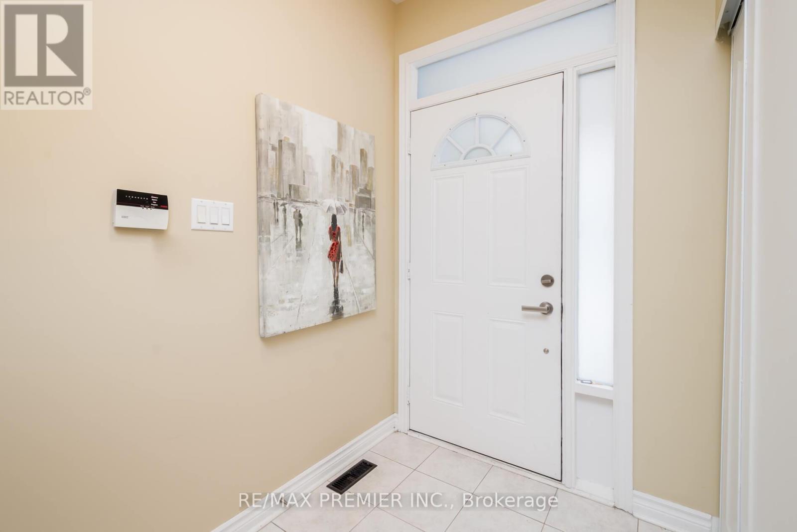 39 Market Garden Mews, Toronto, Ontario  M8Z 0A6 - Photo 5 - W12857276