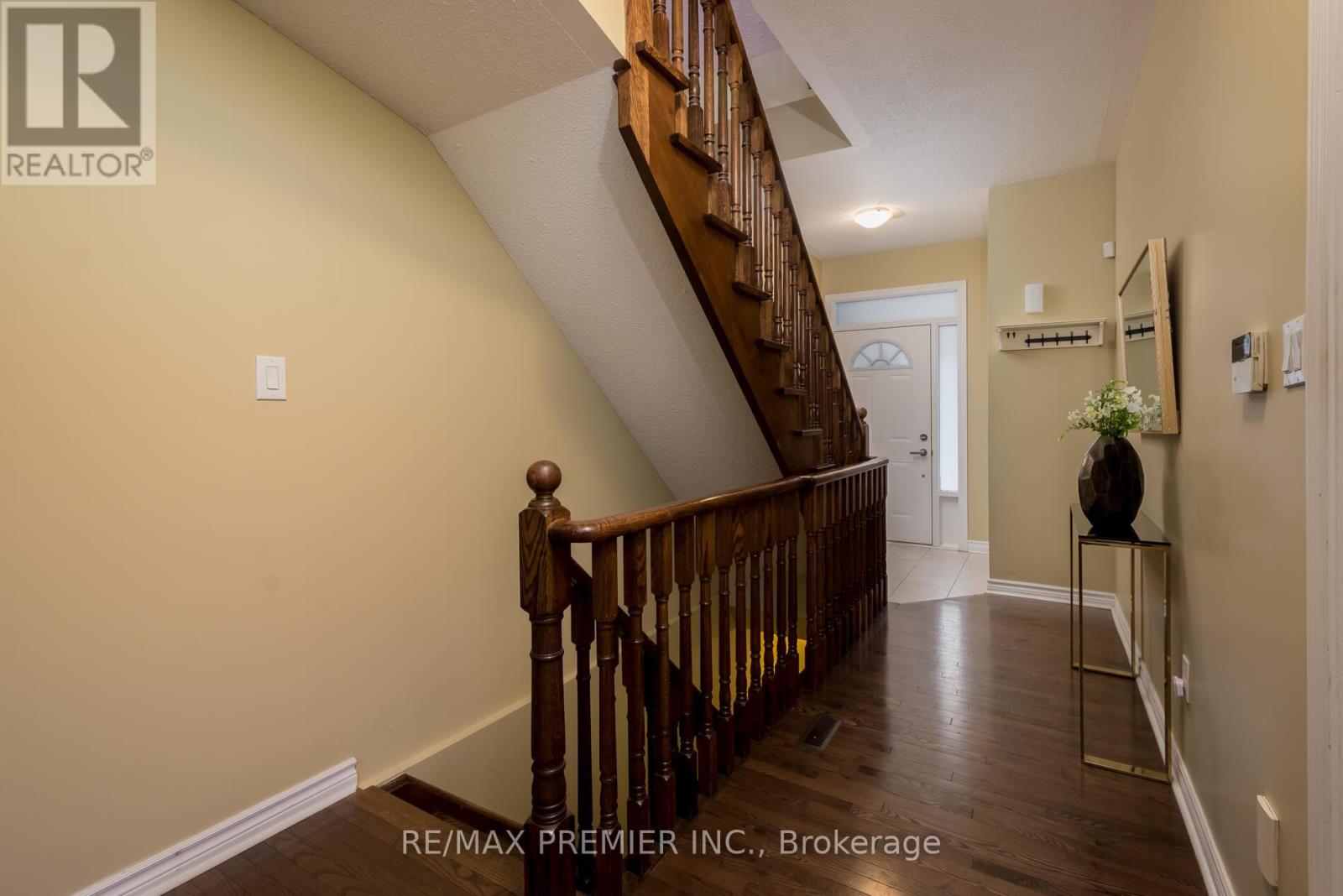 39 Market Garden Mews, Toronto, Ontario  M8Z 0A6 - Photo 6 - W12857276