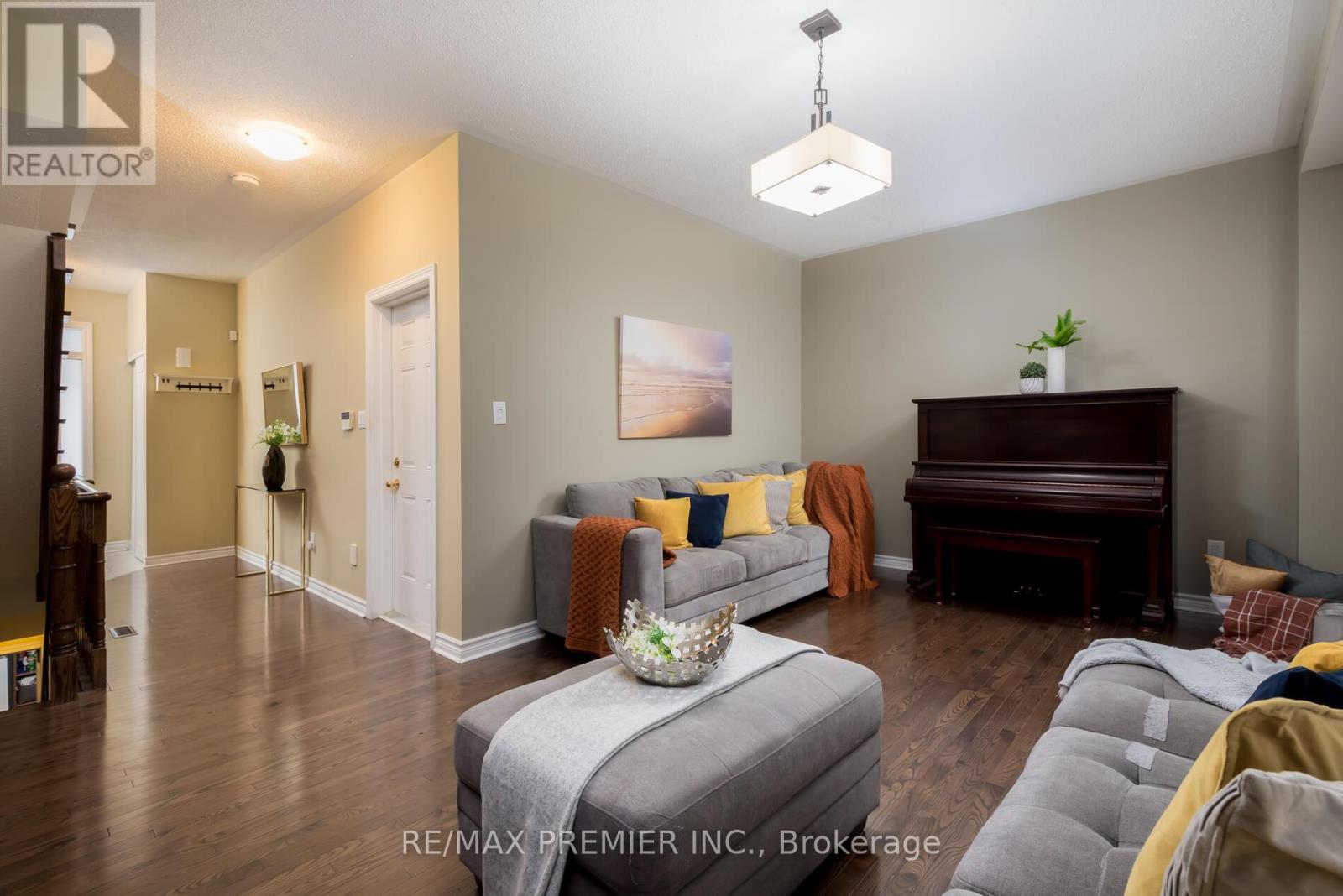 39 Market Garden Mews, Toronto, Ontario  M8Z 0A6 - Photo 8 - W12857276