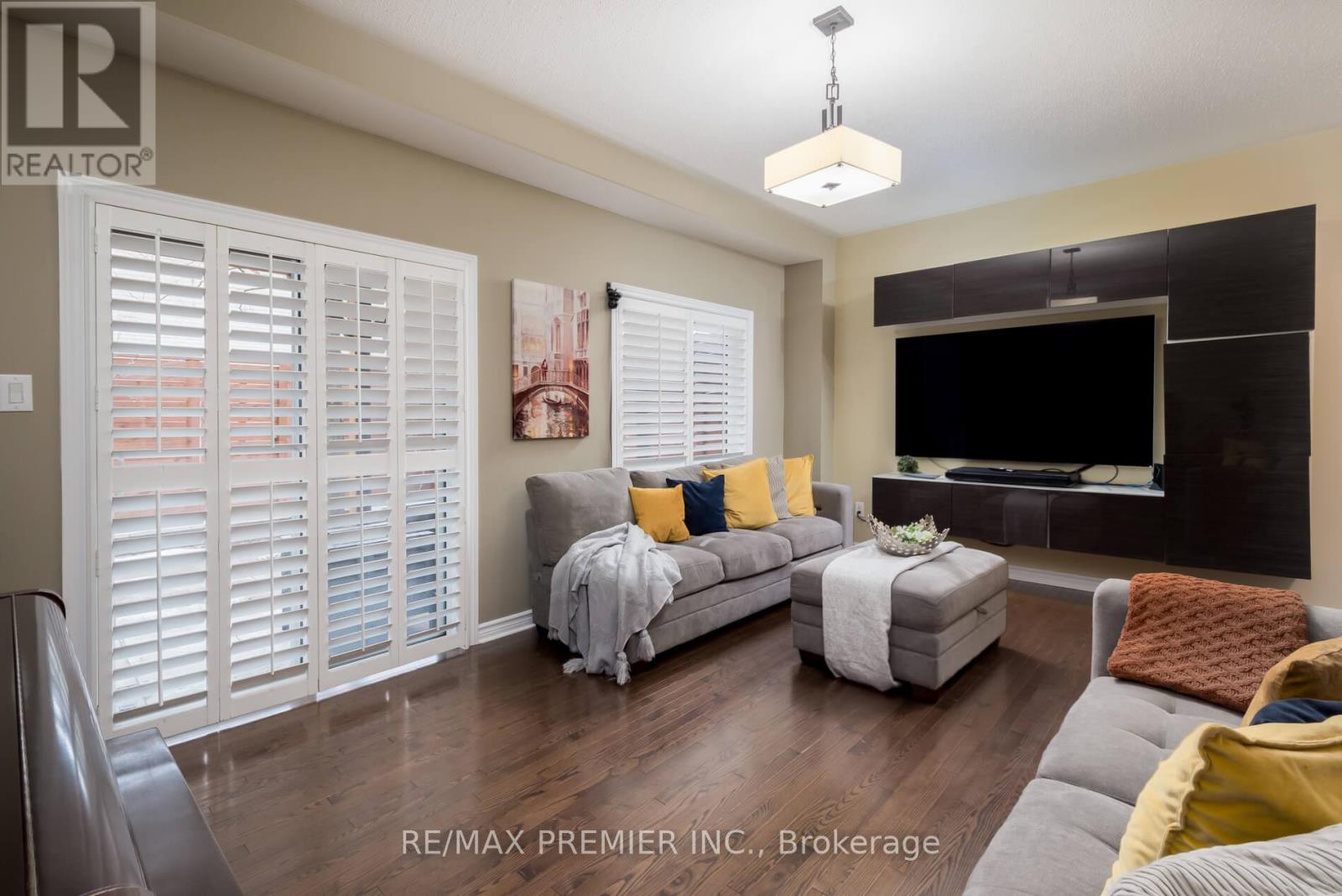 39 Market Garden Mews, Toronto, Ontario  M8Z 0A6 - Photo 9 - W12857276