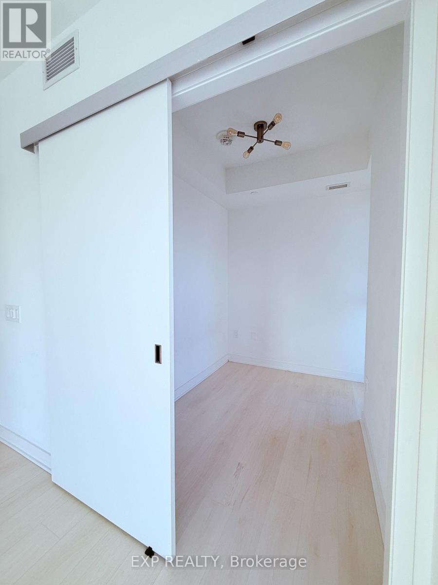 Unit2004 - 3900 Confederation Parkway, Mississauga, Ontario  L5B 0M3 - Photo 14 - W12857302