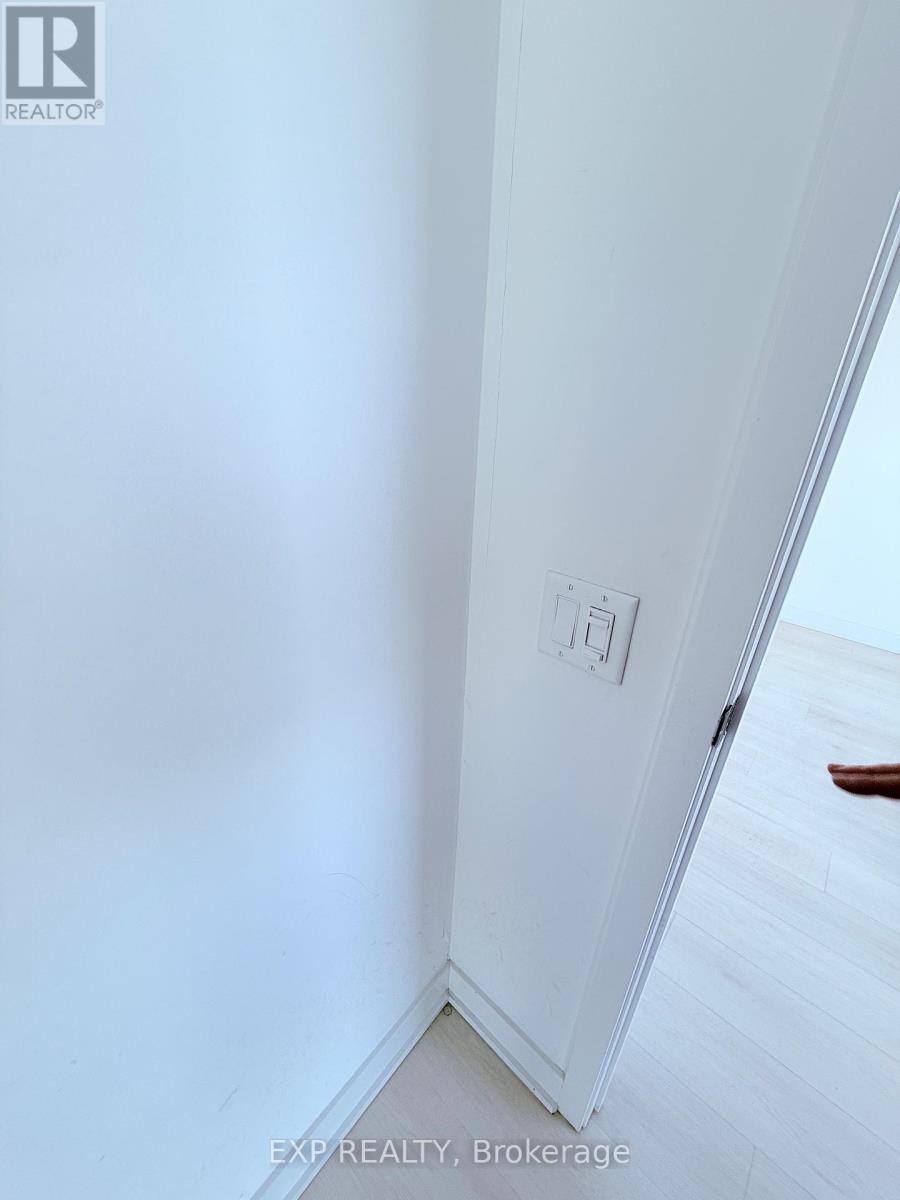 Unit2004 - 3900 Confederation Parkway, Mississauga, Ontario  L5B 0M3 - Photo 15 - W12857302