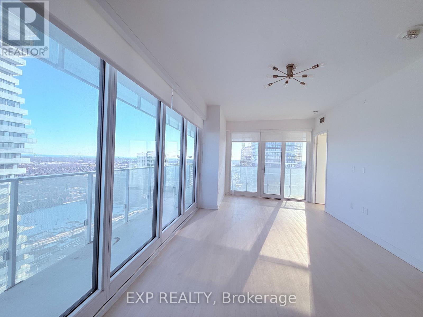 Unit2004 - 3900 Confederation Parkway, Mississauga, Ontario  L5B 0M3 - Photo 2 - W12857302