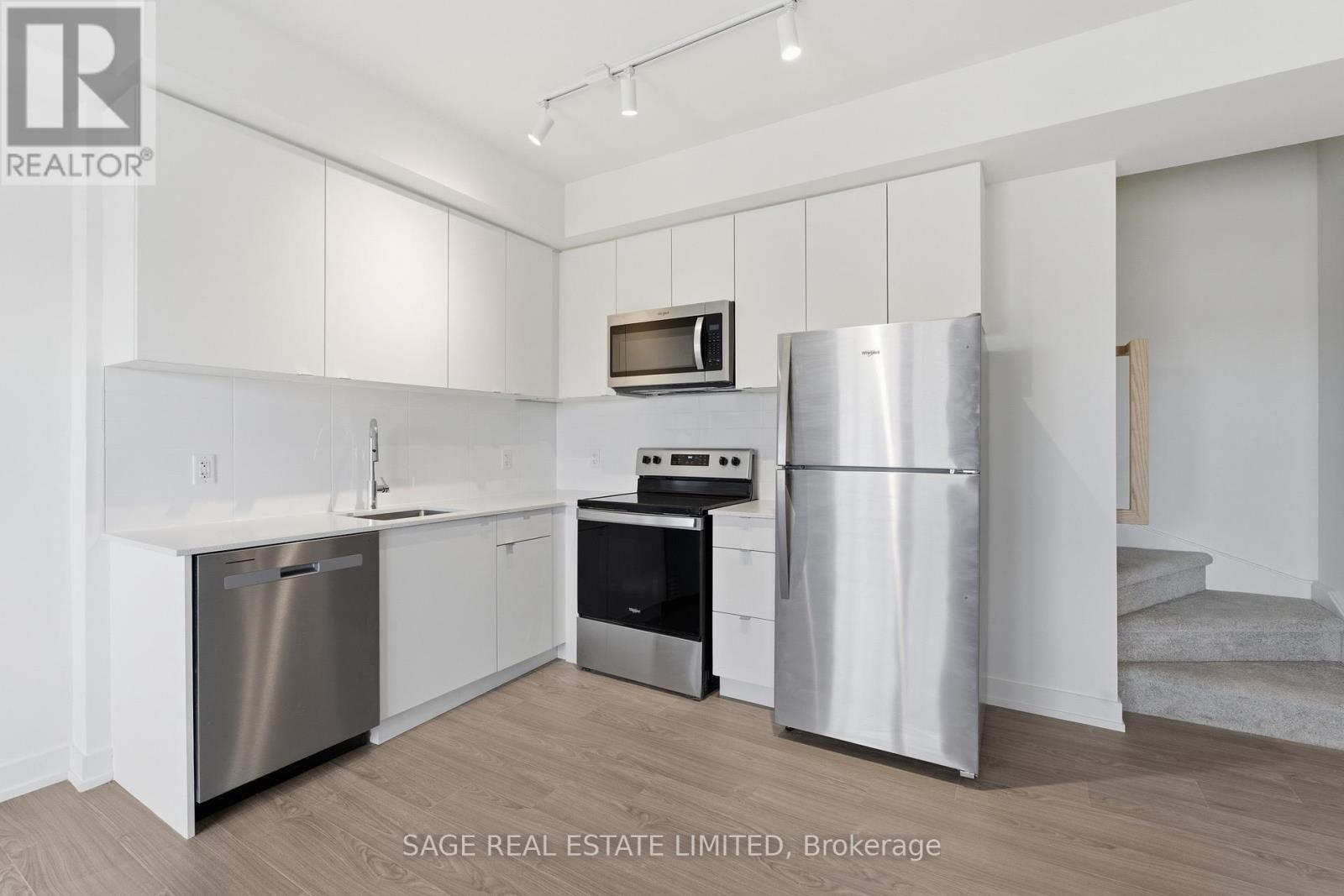 312c - 16 Melbourne Avenue, St. Catharines, Ontario  L2P 0G5 - Photo 2 - X12857316