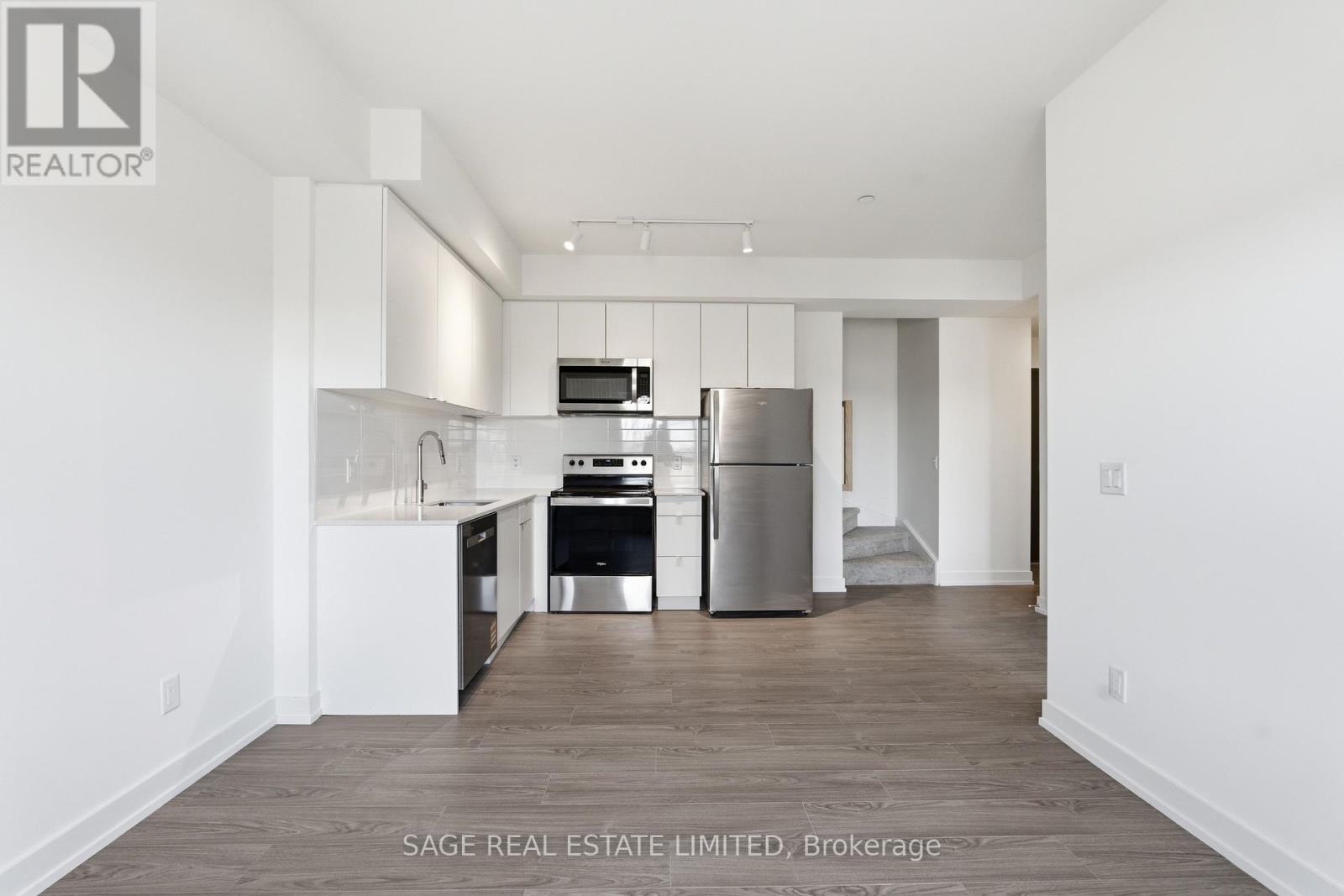 312c - 16 Melbourne Avenue, St. Catharines, Ontario  L2P 0G5 - Photo 3 - X12857316