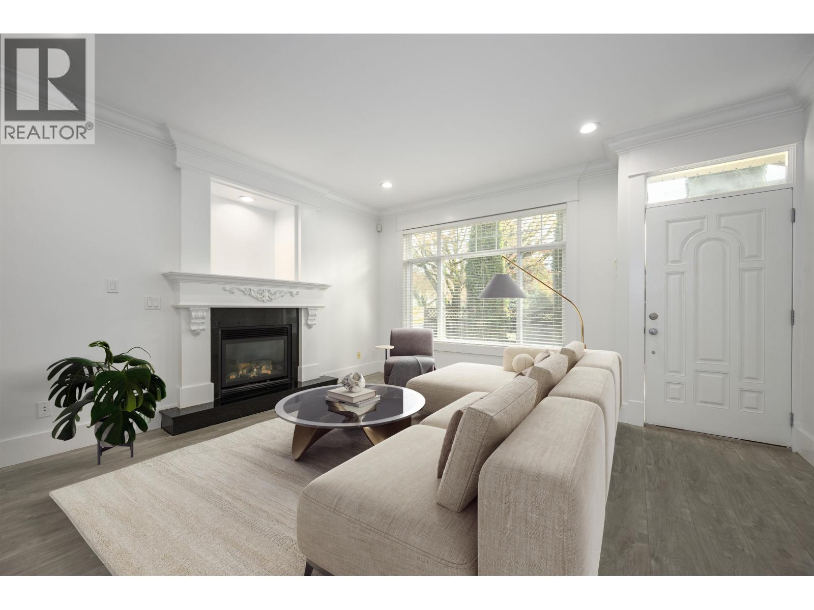 6806 Dunnedin Street, Burnaby, British Columbia  V5B 1Z2 - Photo 2 - R3069558