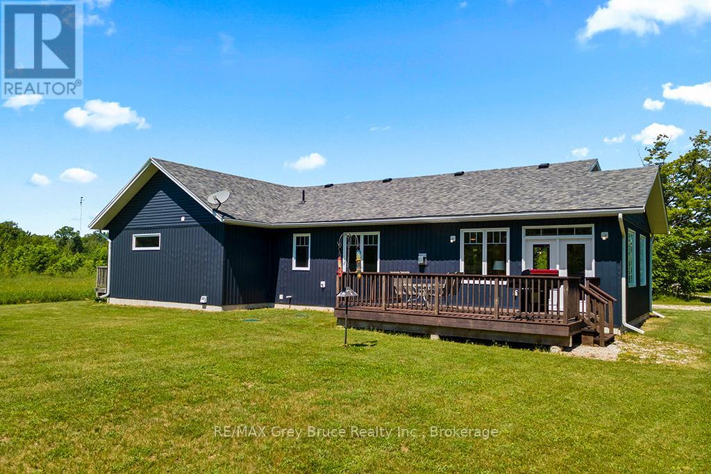 1379 West Road, Northern Bruce Peninsula, Ontario  N0H 1W0 - Photo 7 - X12857336