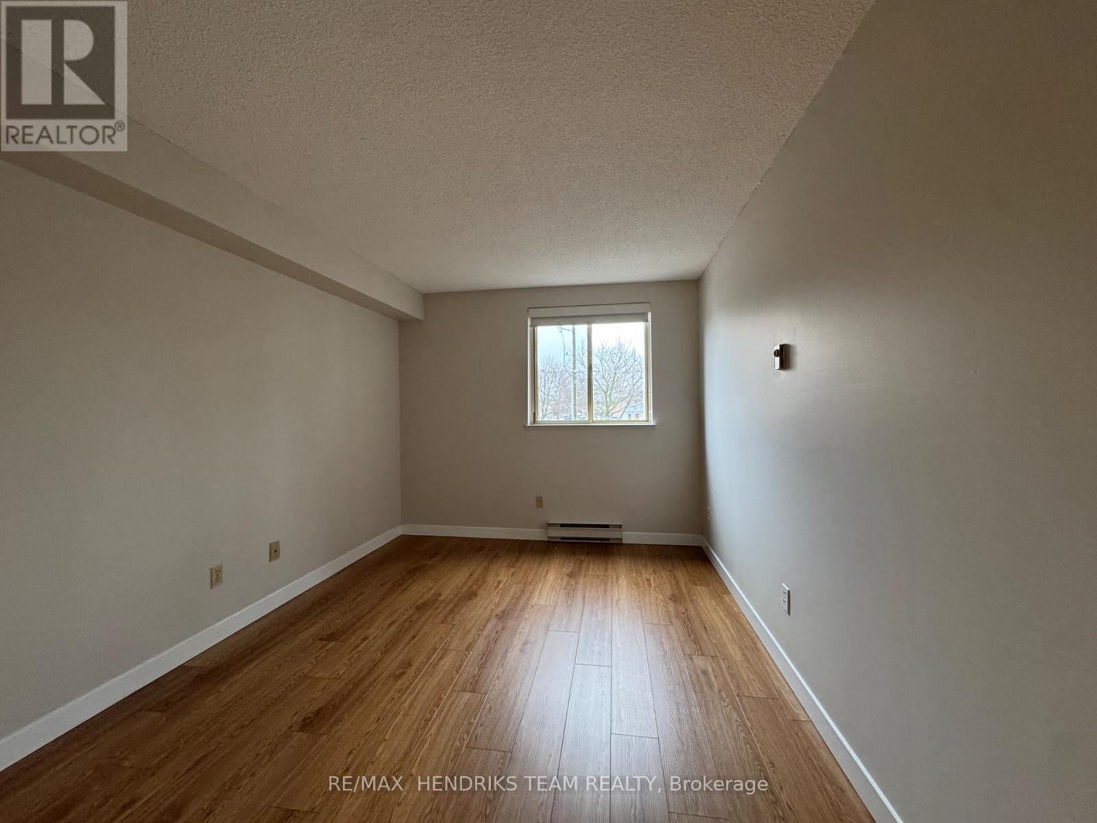 210 - 56 Windward Street, St. Catharines, Ontario  L2M 7W6 - Photo 10 - X12857320