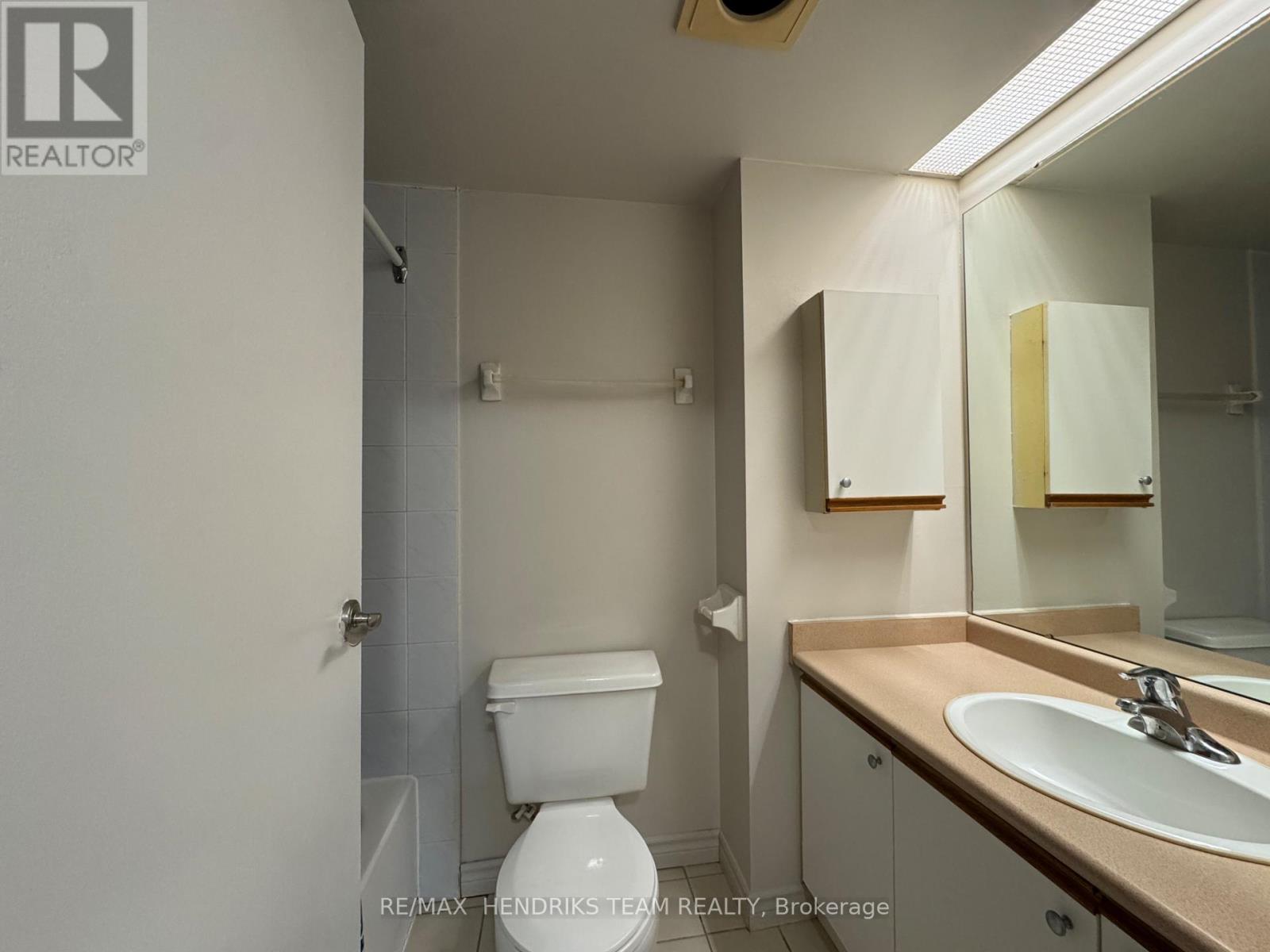 210 - 56 Windward Street, St. Catharines, Ontario  L2M 7W6 - Photo 12 - X12857320