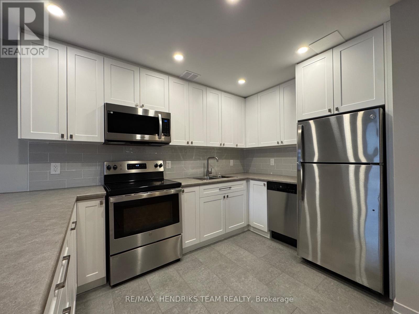 303 - 39 Leaside Drive, St. Catharines, Ontario  L2M 4G2 - Photo 3 - X12857330