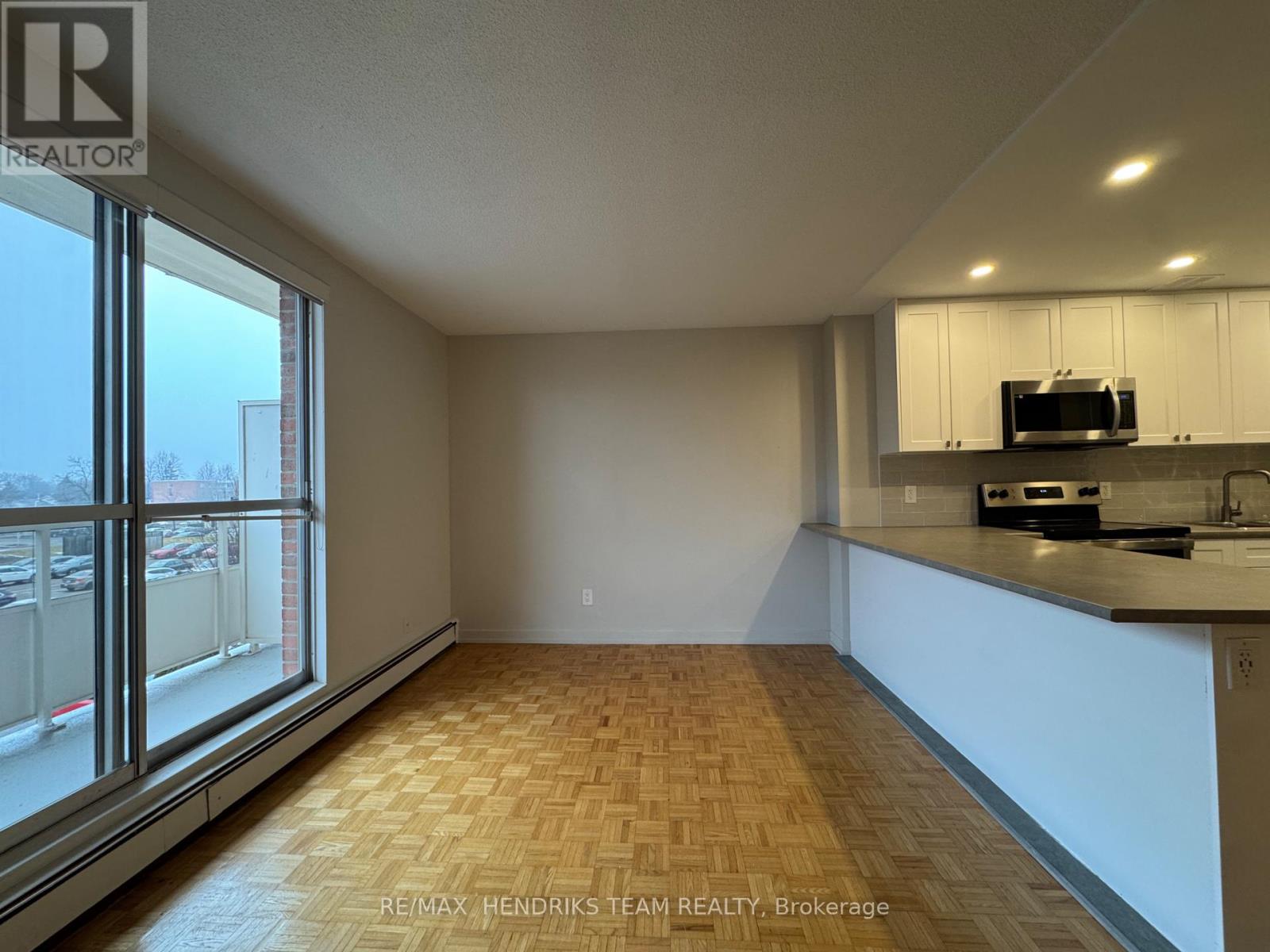 303 - 39 Leaside Drive, St. Catharines, Ontario  L2M 4G2 - Photo 4 - X12857330