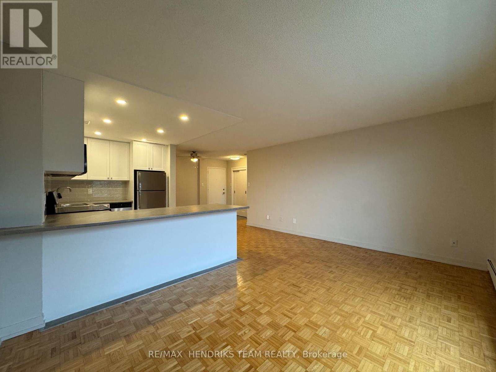 303 - 39 Leaside Drive, St. Catharines, Ontario  L2M 4G2 - Photo 5 - X12857330