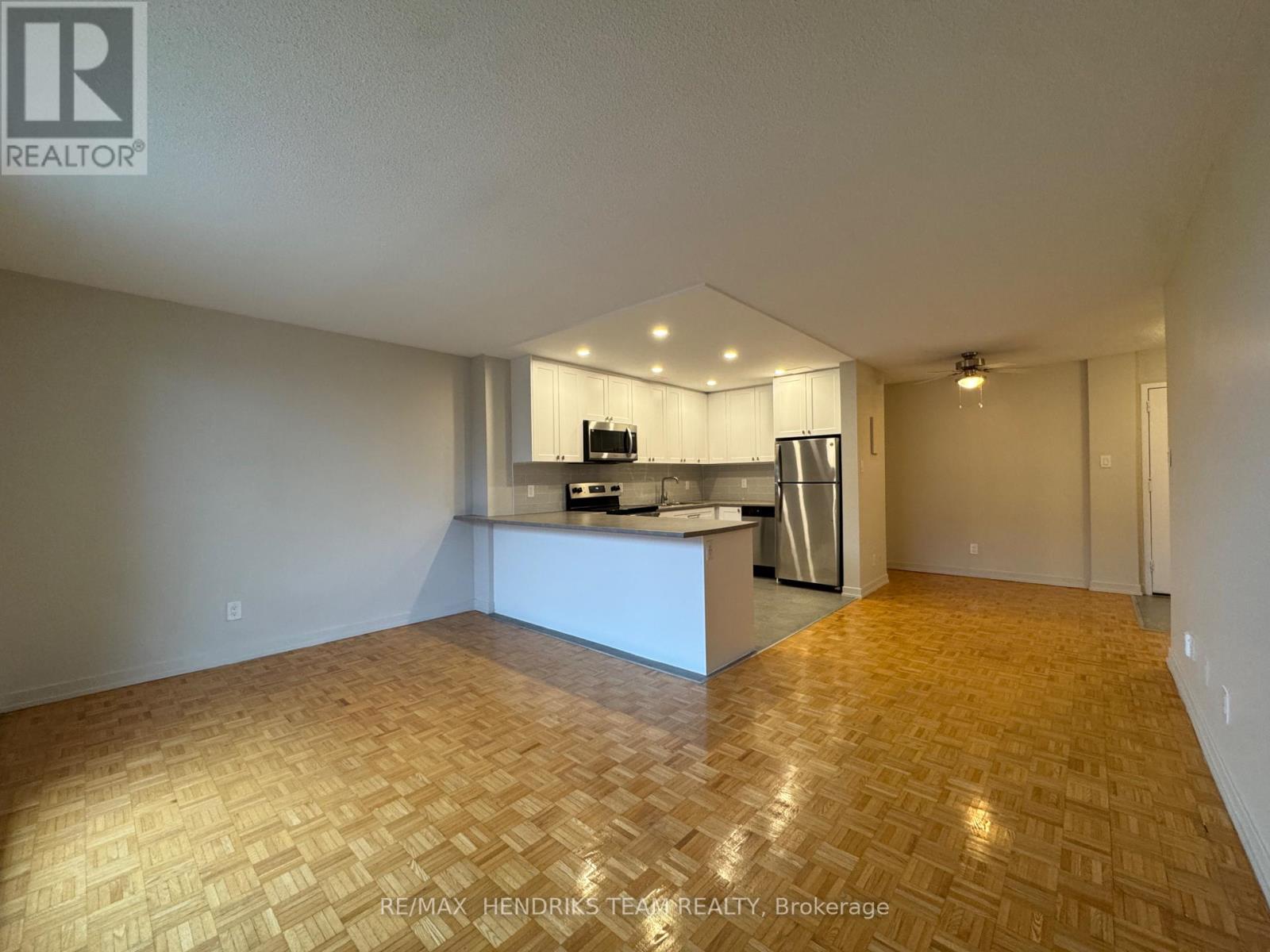 303 - 39 Leaside Drive, St. Catharines, Ontario  L2M 4G2 - Photo 6 - X12857330