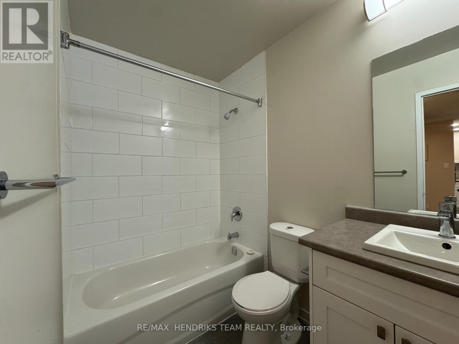 303 - 39 Leaside Drive, St. Catharines, Ontario  L2M 4G2 - Photo 9 - X12857330