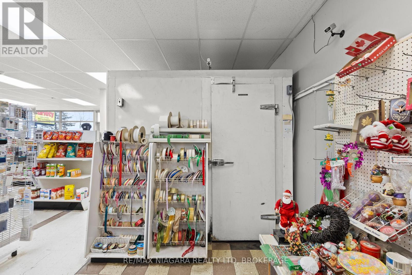 1530 Niagara Stone Road, Niagara-On-The-Lake, Ontario  L0S 1J0 - Photo 12 - X12857346