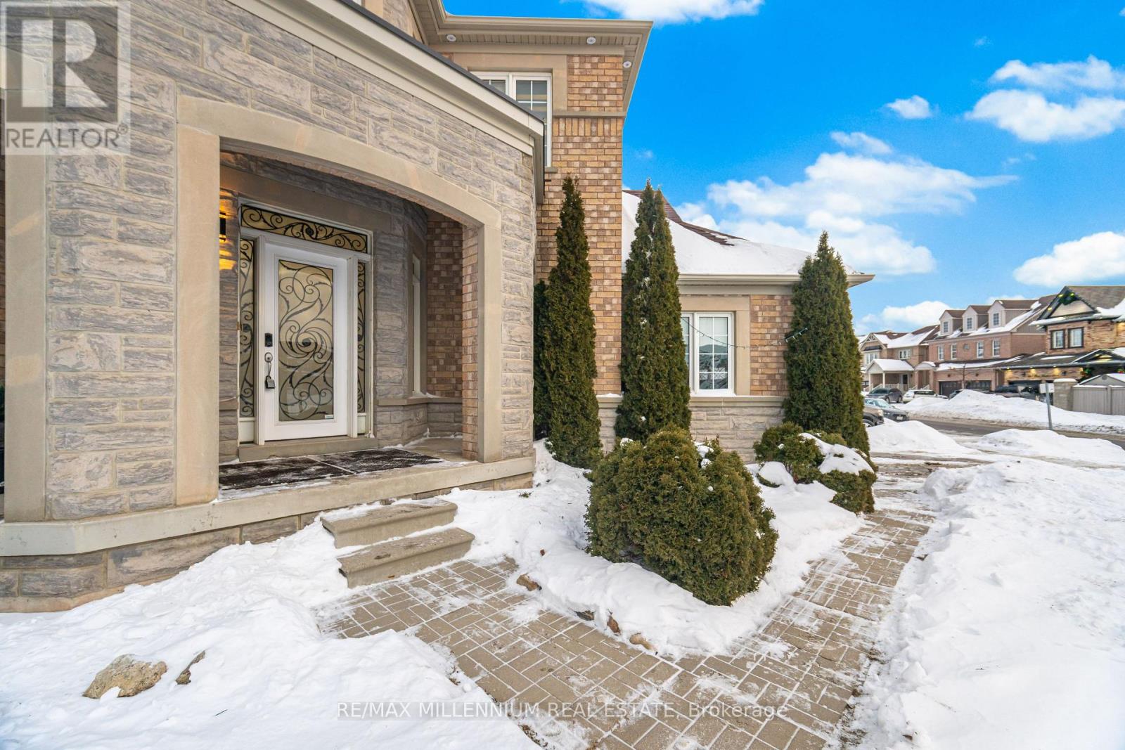 132 Blue Dasher Boulevard, Bradford West Gwillimbury, Ontario  L3Z 0E5 - Photo 4 - N12857326