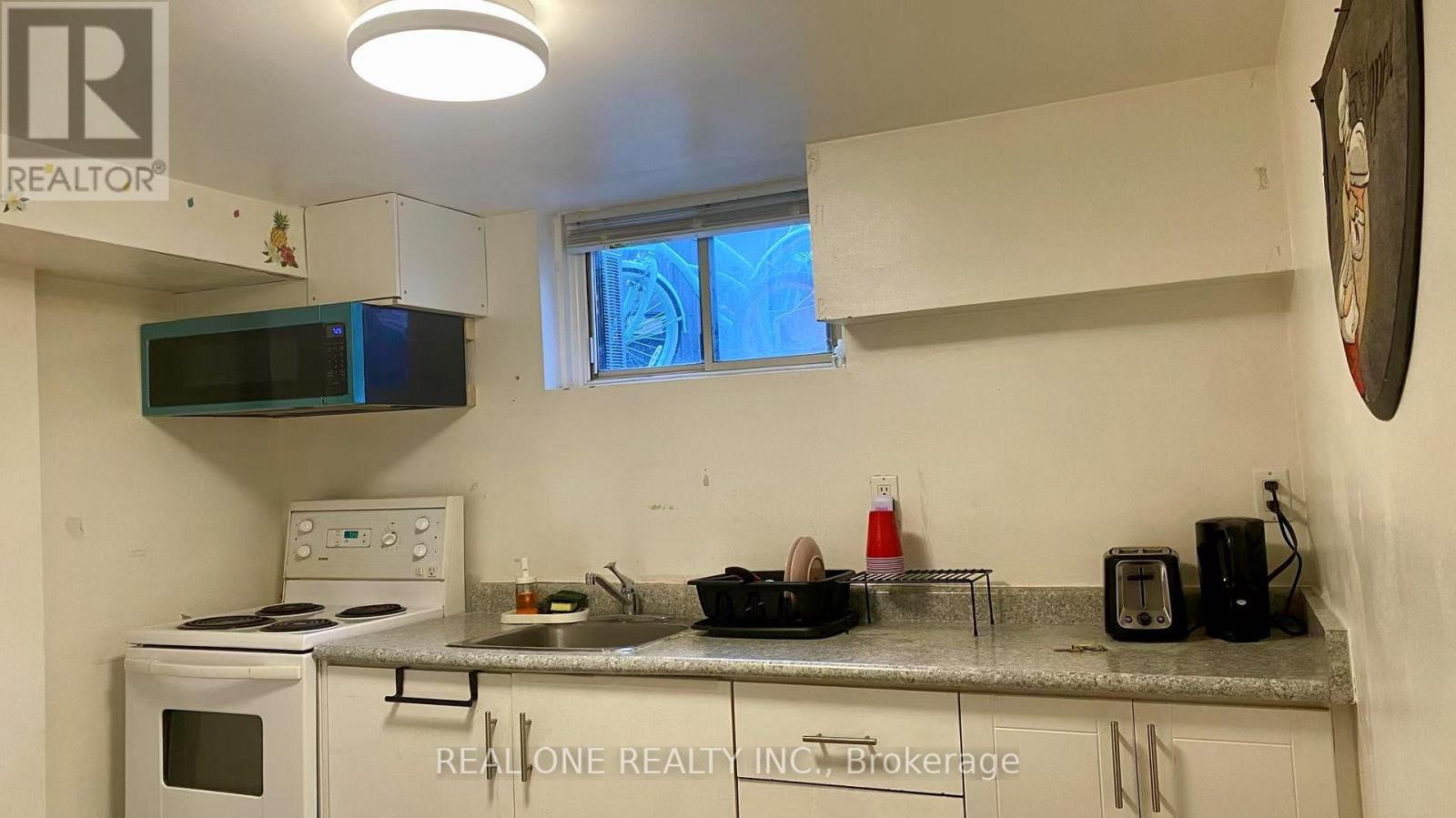 349 Browndale Crescent, Richmond Hill, Ontario  L4C 3J3 - Photo 4 - N12857356