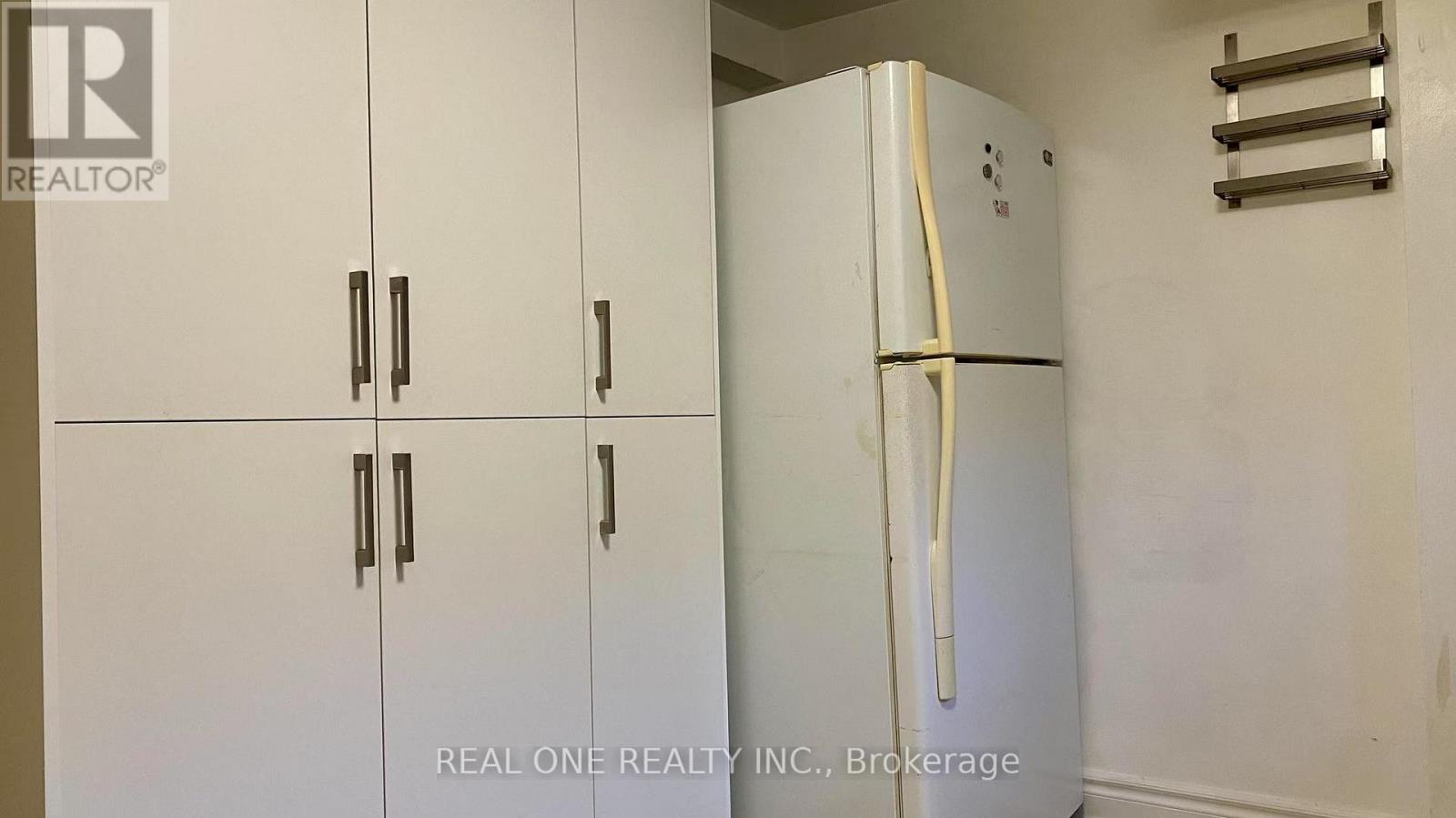 349 Browndale Crescent, Richmond Hill, Ontario  L4C 3J3 - Photo 5 - N12857356